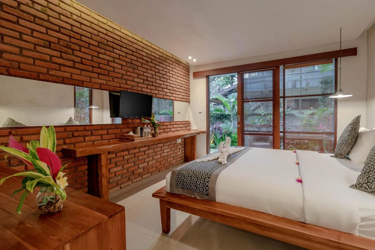 Bed in Yarama Cottages