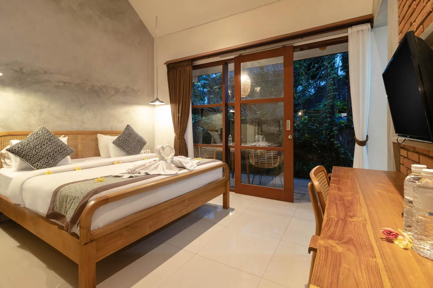 Bed in Yarama Cottages