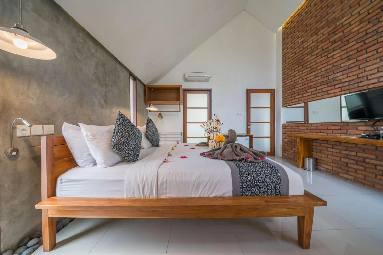 Bed in Yarama Cottages