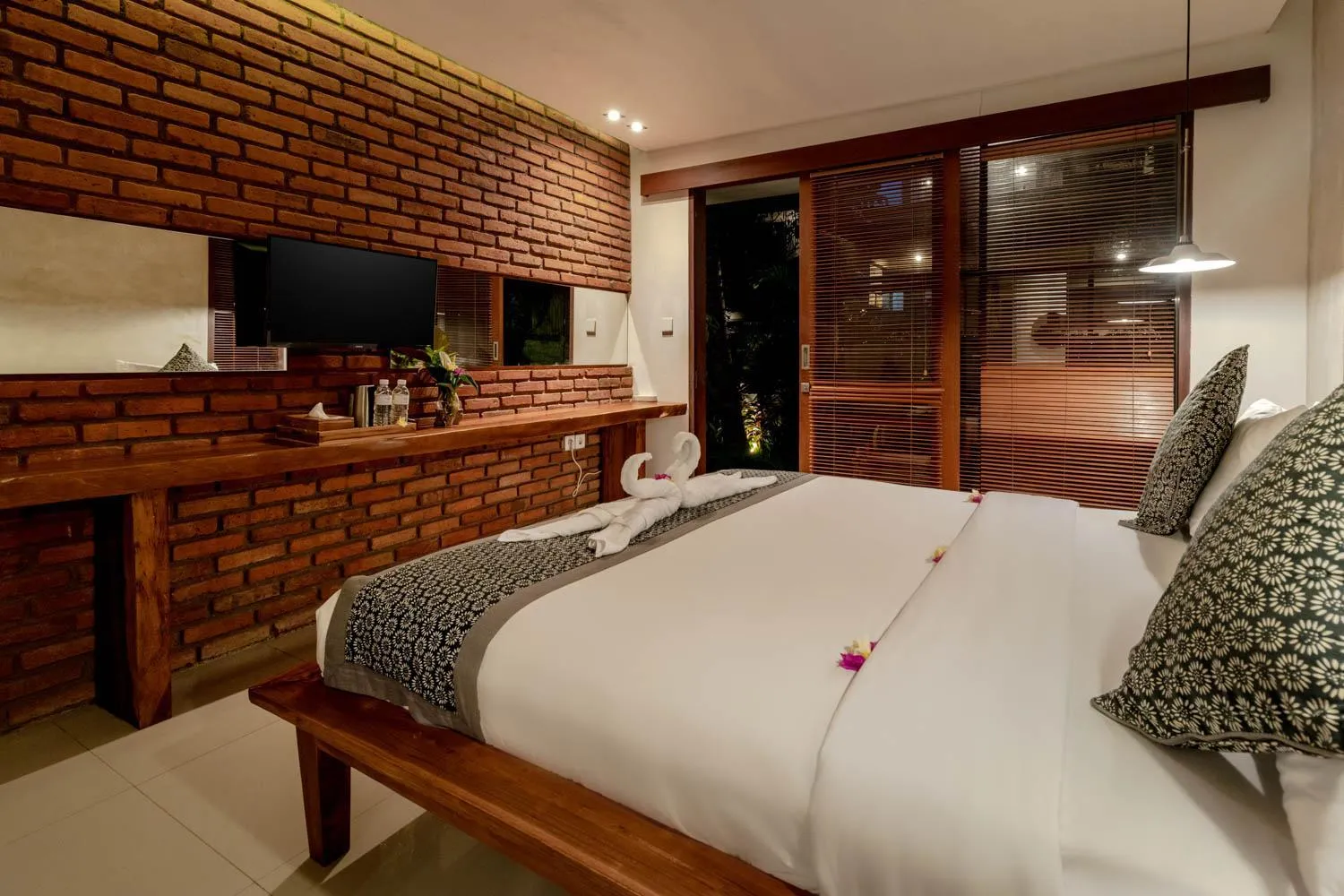 Bed in Yarama Cottages