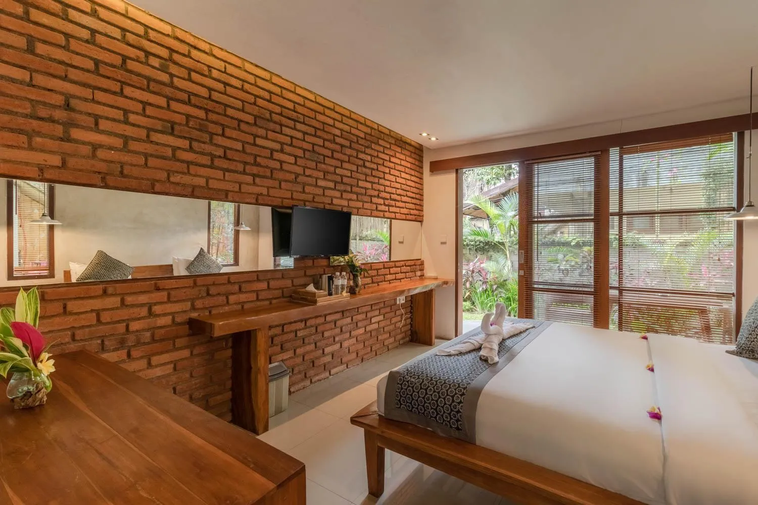 Bed in Yarama Cottages