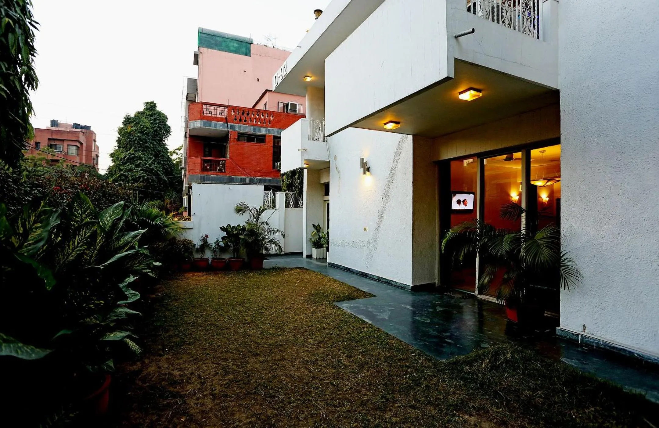 Facade/entrance in Hotel O Gem 92