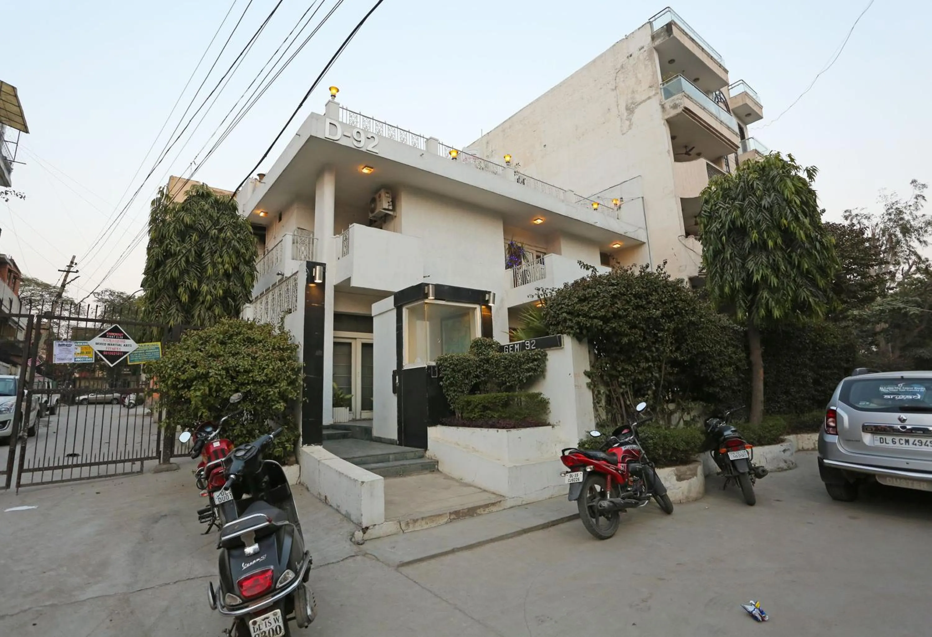 Facade/entrance in Hotel O Gem 92