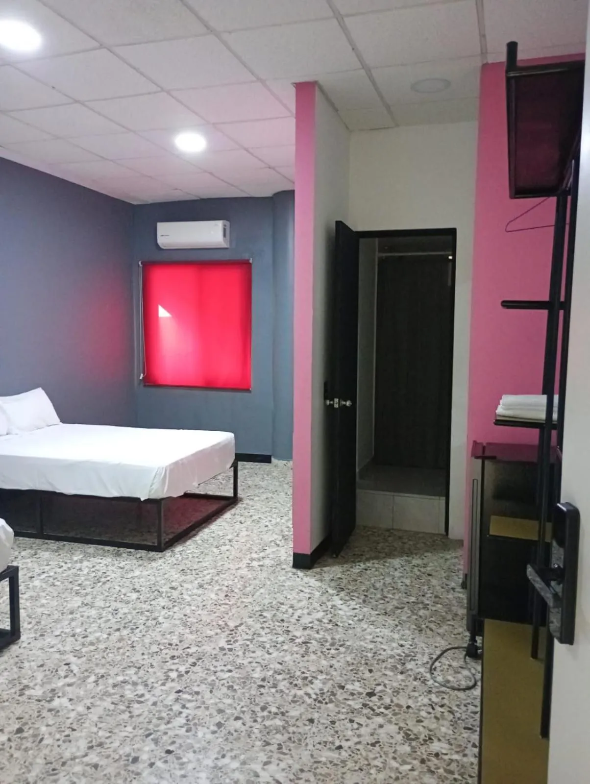 Photo of the whole room, Bed in Unidades Privadas con AC-TV-WiFi y Estacionamiento en Centro de MTY