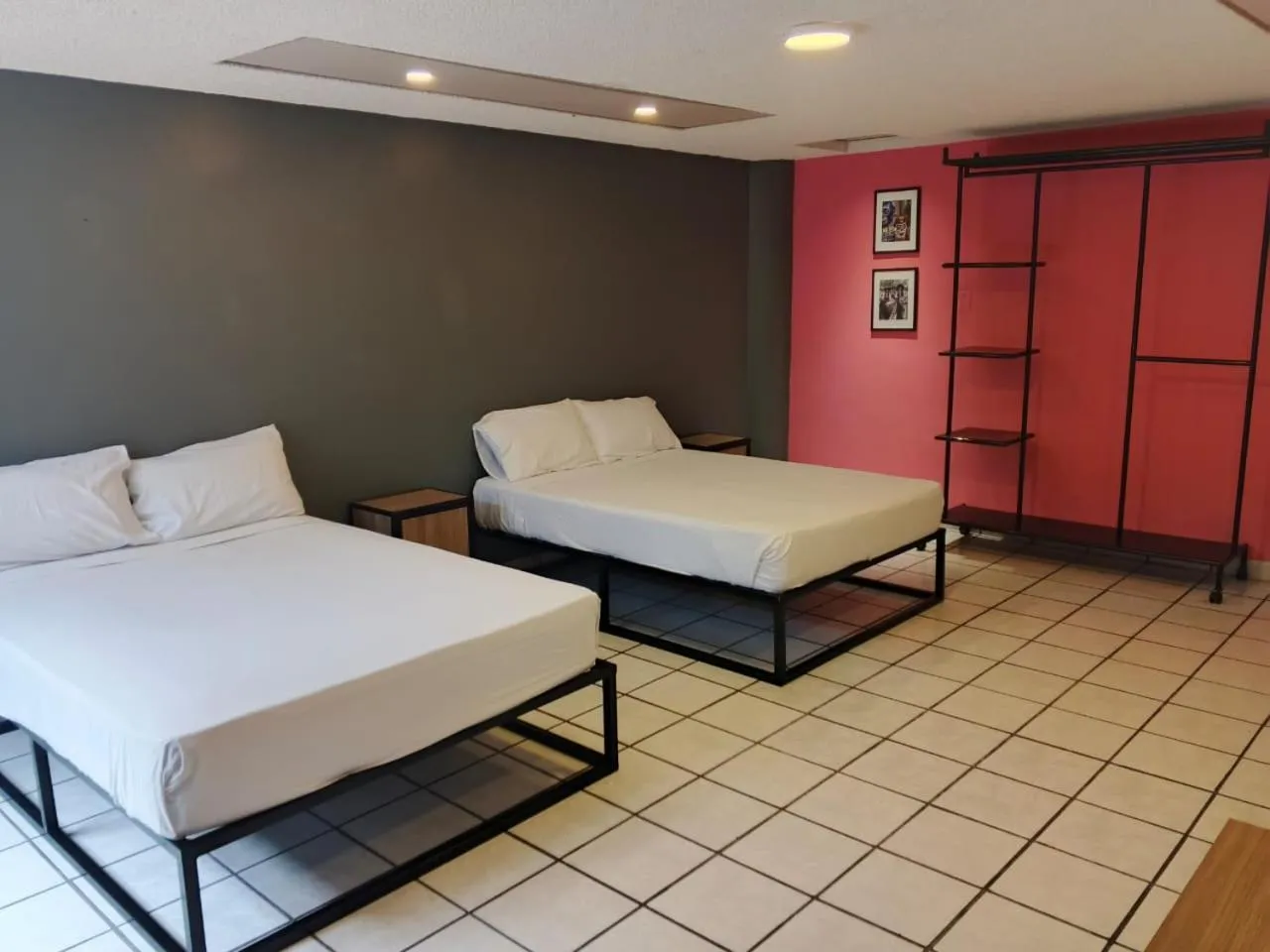 Bed in Unidades Privadas con AC-TV-WiFi y Estacionamiento en Centro de MTY