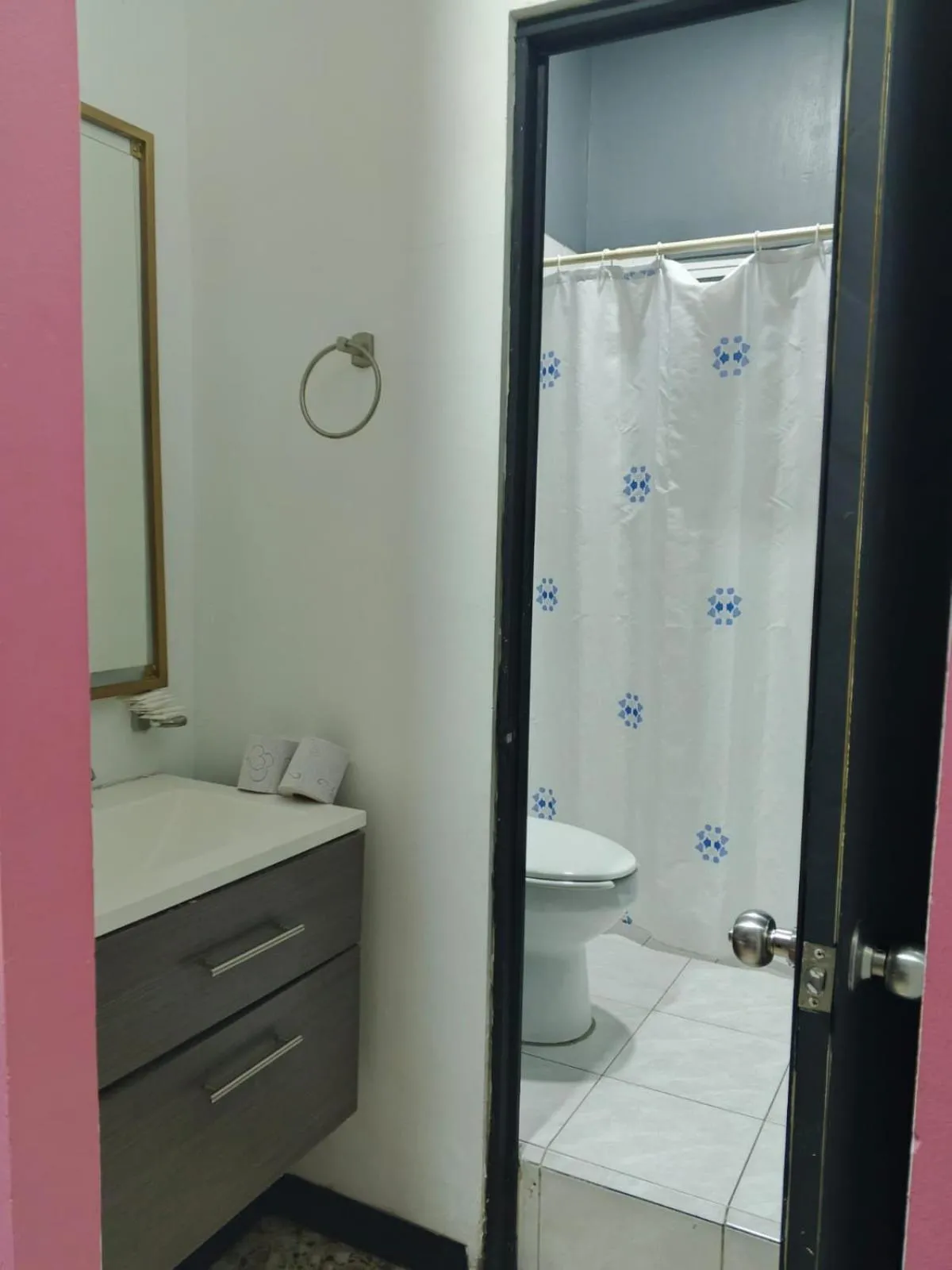 Bathroom in Unidades Privadas con AC-TV-WiFi y Estacionamiento en Centro de MTY
