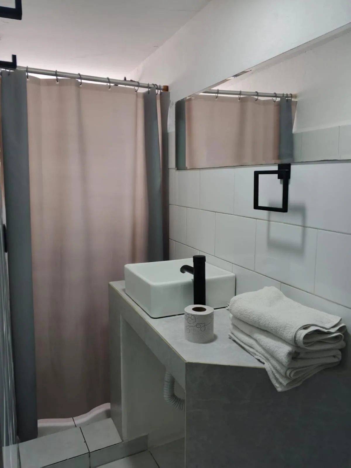 Bathroom in Unidades Privadas con AC-TV-WiFi y Estacionamiento en Centro de MTY