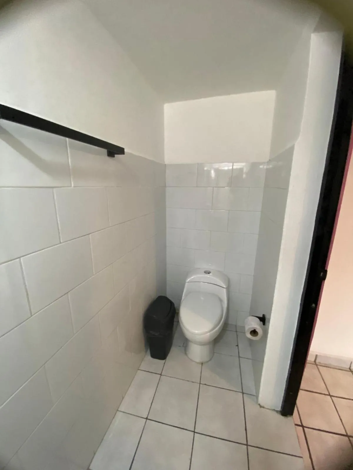 Toilet in Unidades Privadas con AC-TV-WiFi y Estacionamiento en Centro de MTY
