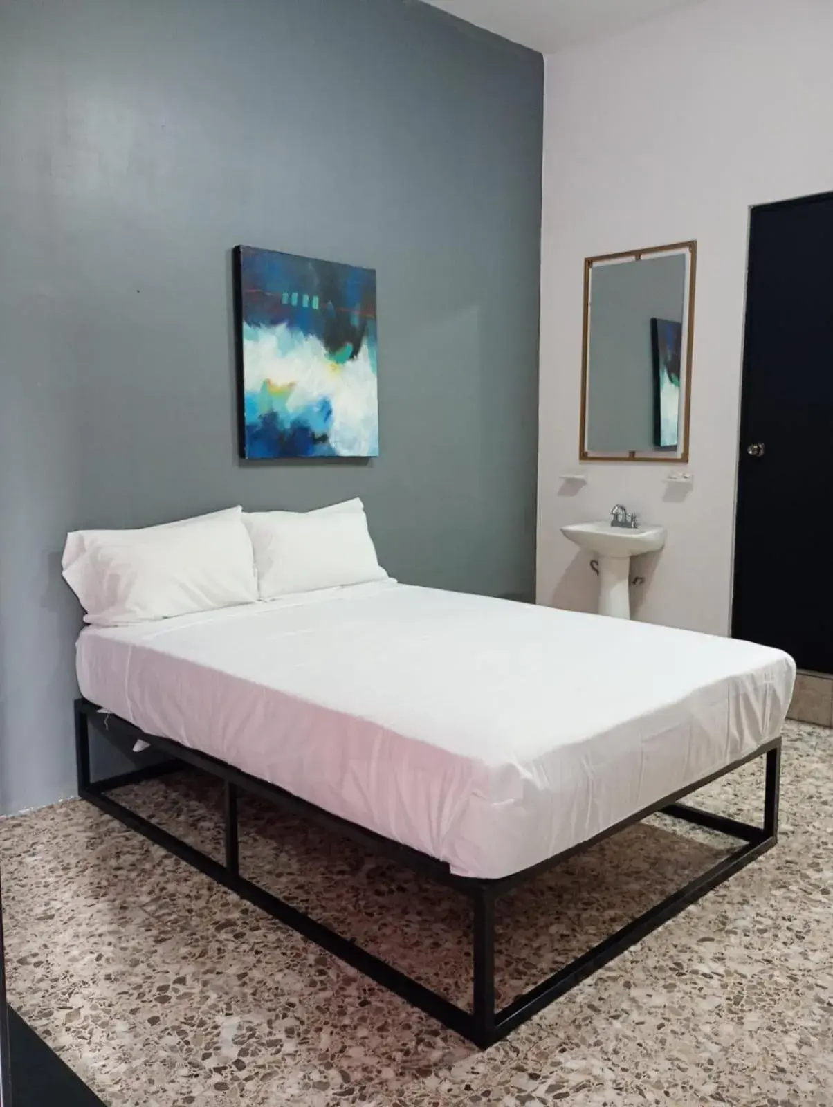 Unidades Privadas con AC-TV-WiFi y Estacionamiento en Centro de MTY Unidades Privadas con AC-TV-WiFi y Estacionamiento en Centro de MTY