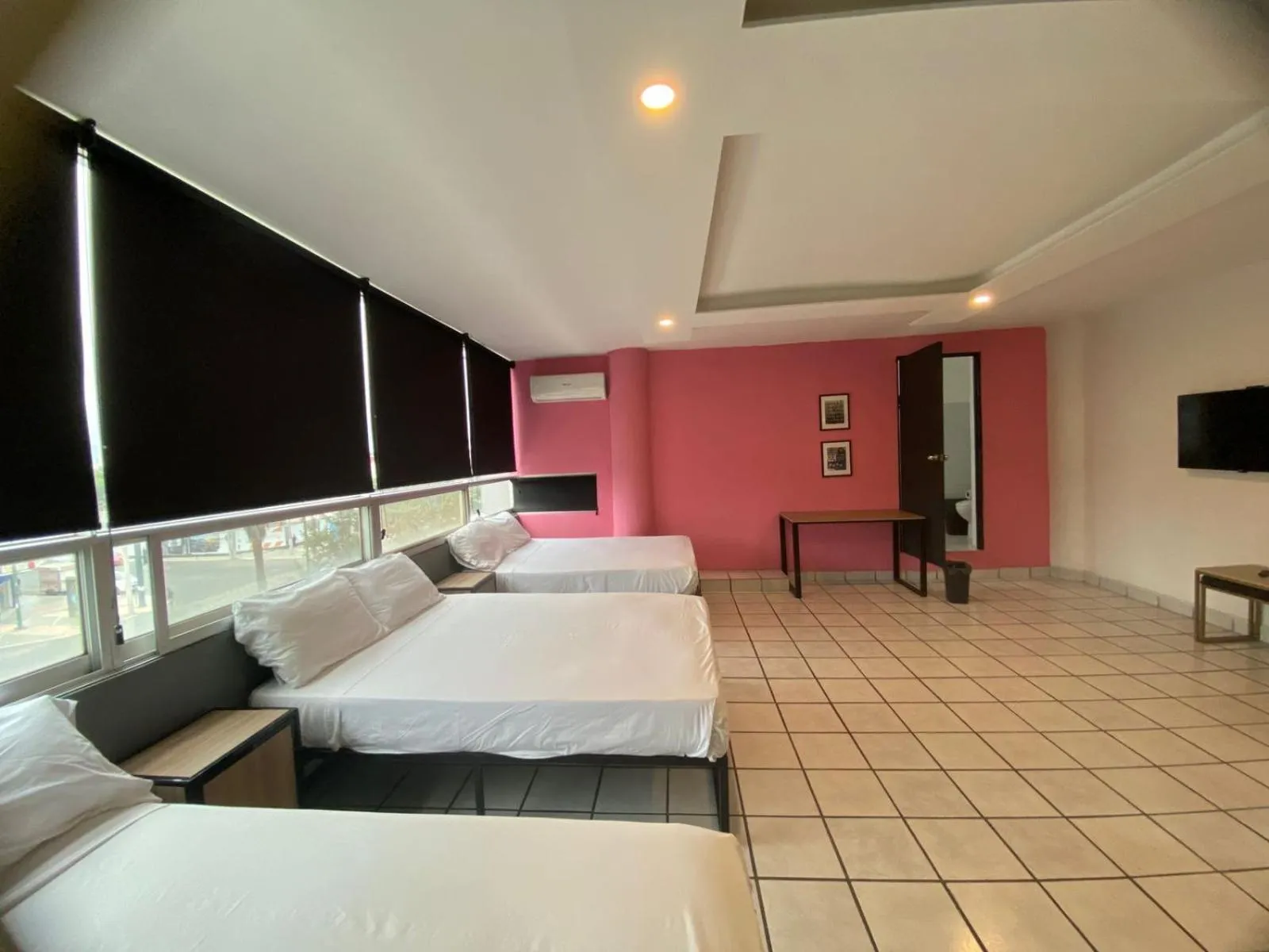 Photo of the whole room, Bed in Unidades Privadas con AC-TV-WiFi y Estacionamiento en Centro de MTY