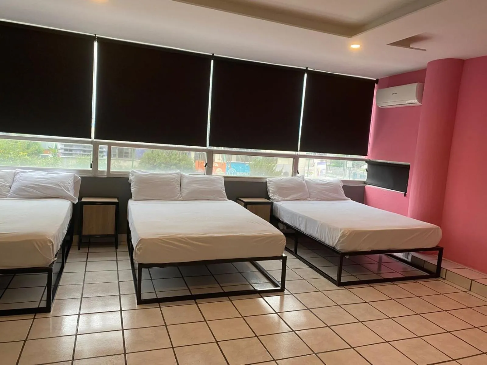 Bed in Unidades Privadas con AC-TV-WiFi y Estacionamiento en Centro de MTY