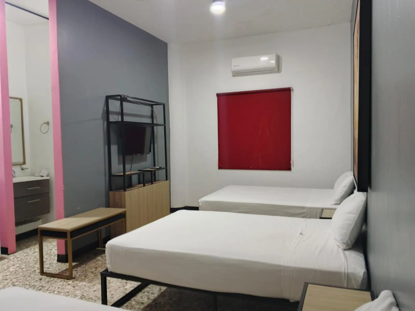 TV and multimedia, Bed in Unidades Privadas con AC-TV-WiFi y Estacionamiento en Centro de MTY