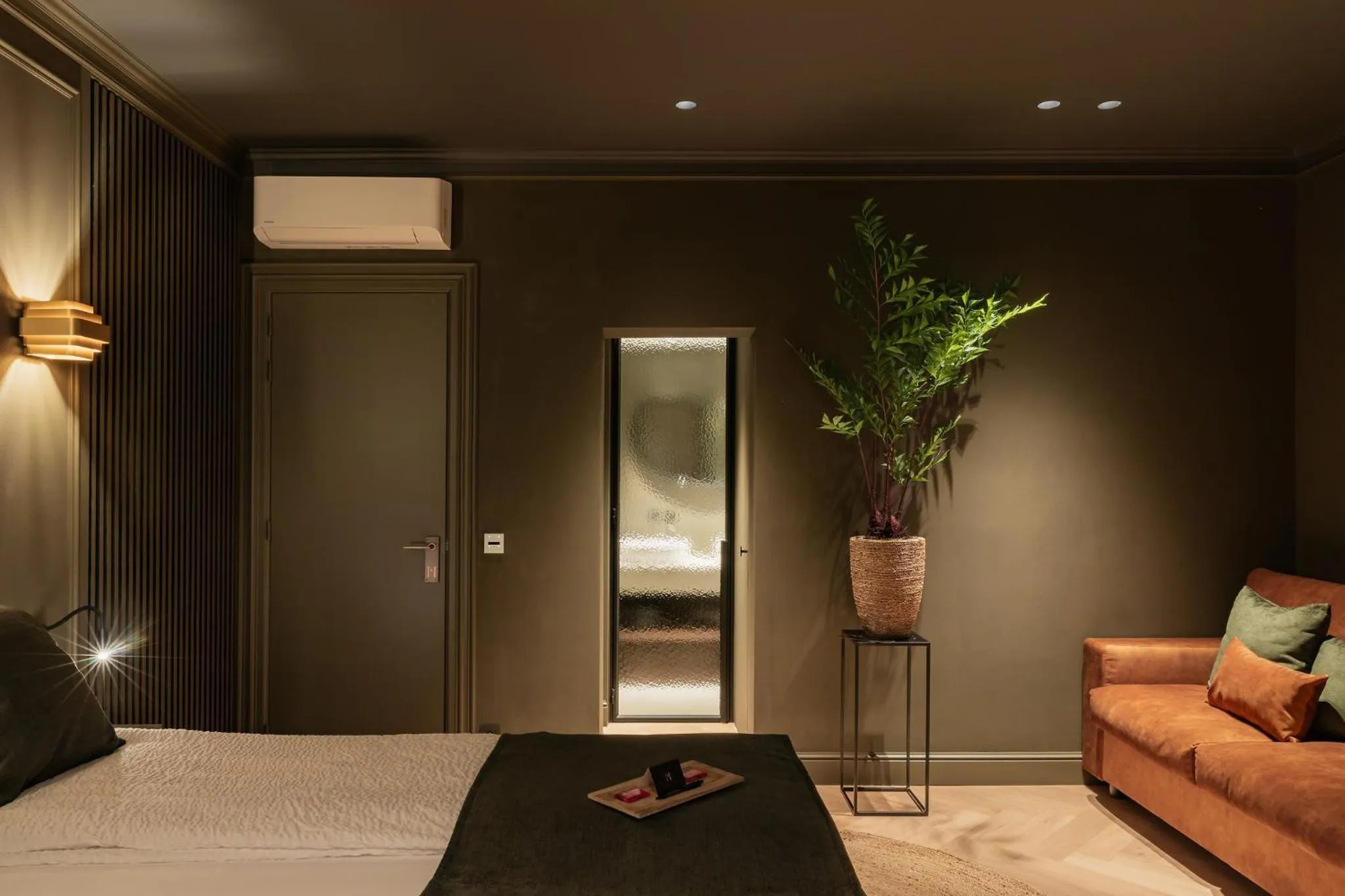 Bathroom, Bed in B&B Herenhuis