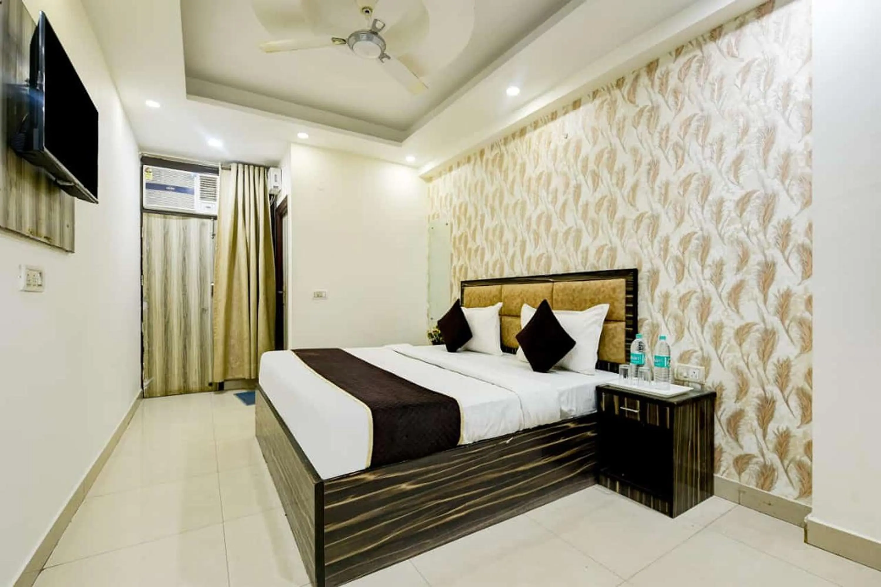 Photo of the whole room in Hotel Lookout Stay Delhi IGI Airport