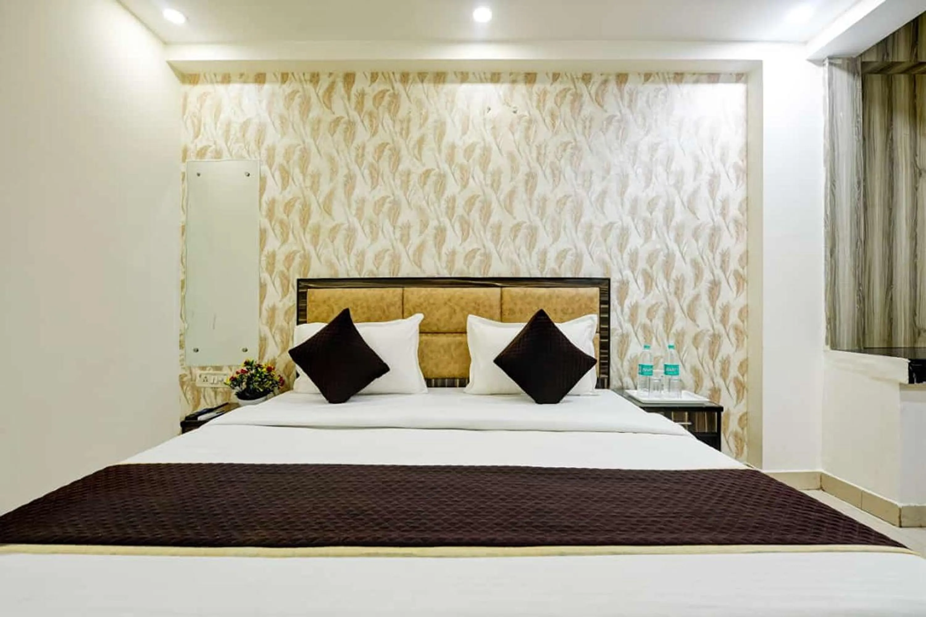 Bedroom in Hotel Lookout Stay Delhi IGI Airport