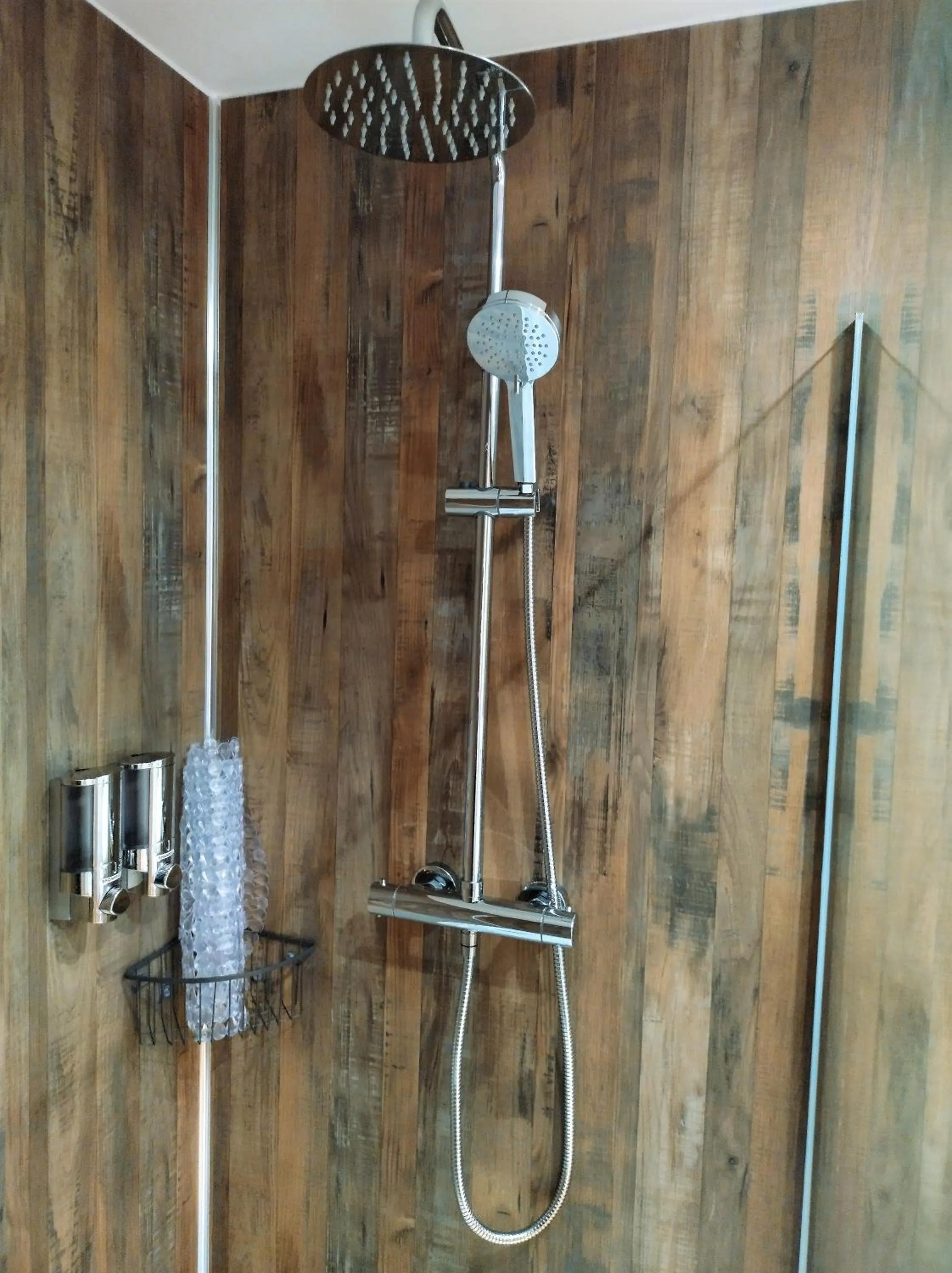 Shower in Glenn Eireann House