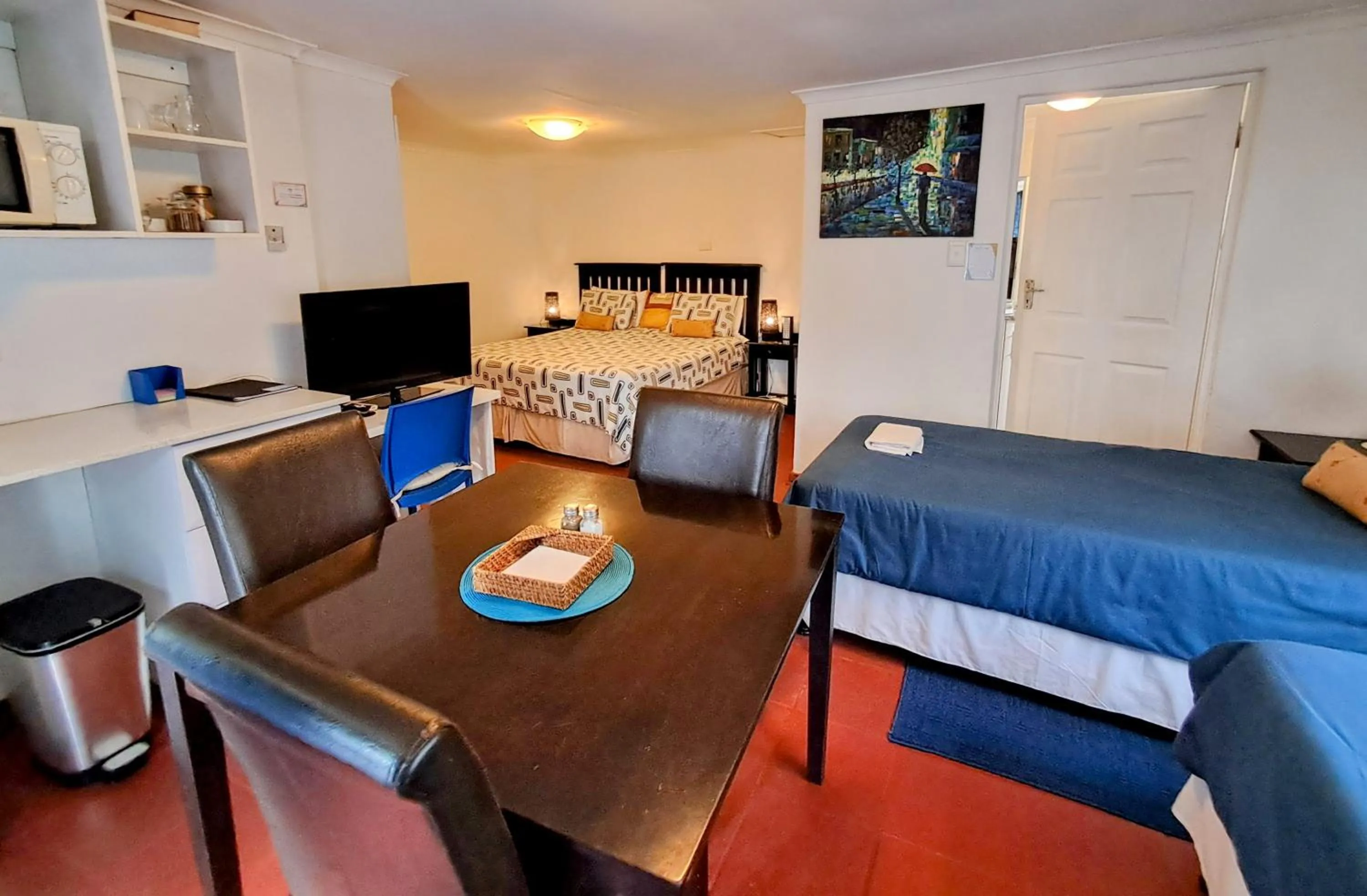 Coffee/tea facilities, Bed in 122 on Krantzview previously BizAfrika Guest Lodge