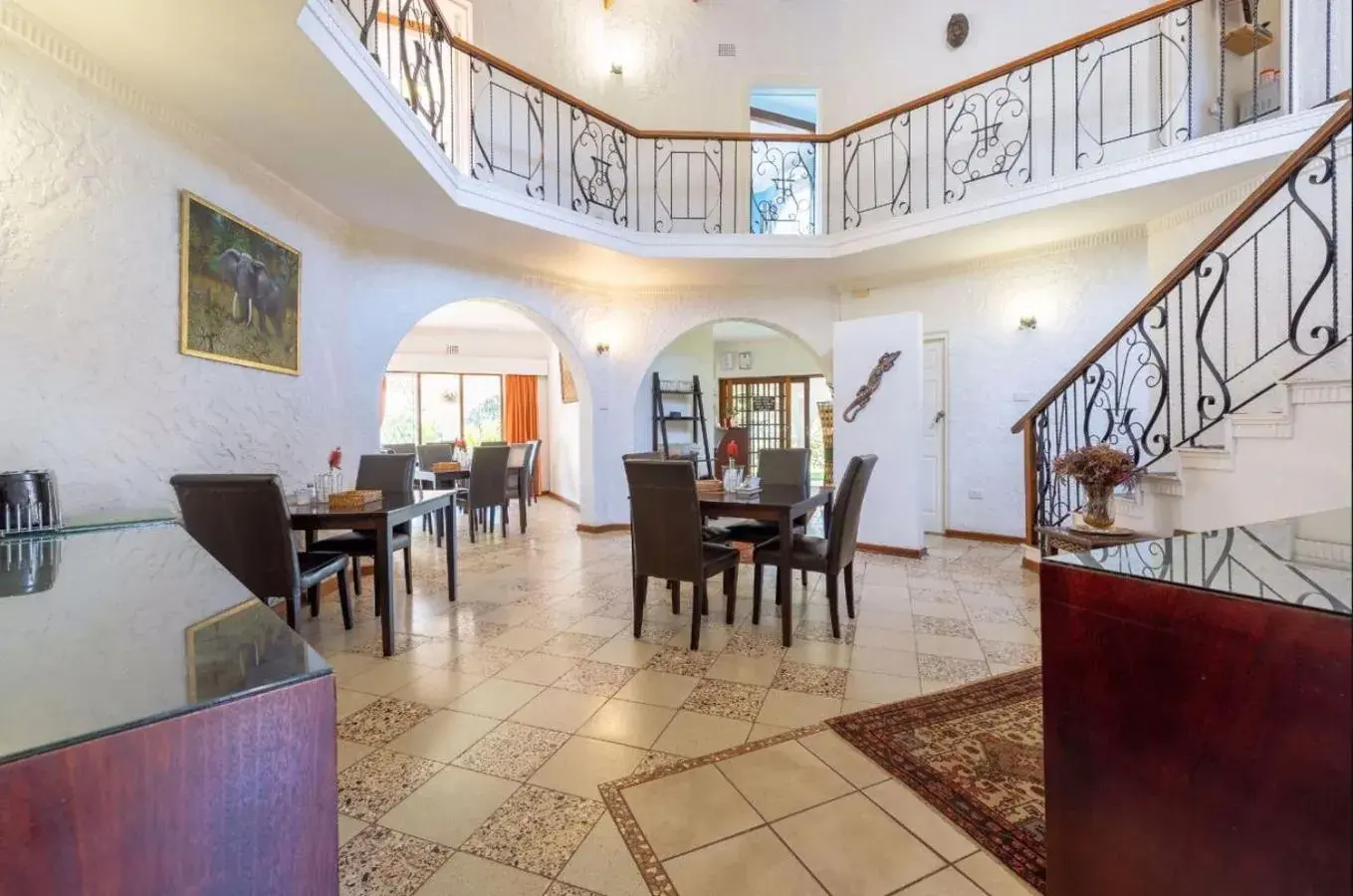 Seating area in 122 on Krantzview previously BizAfrika Guest Lodge Seating area in 122 on Krantzview previously BizAfrika Guest Lodge