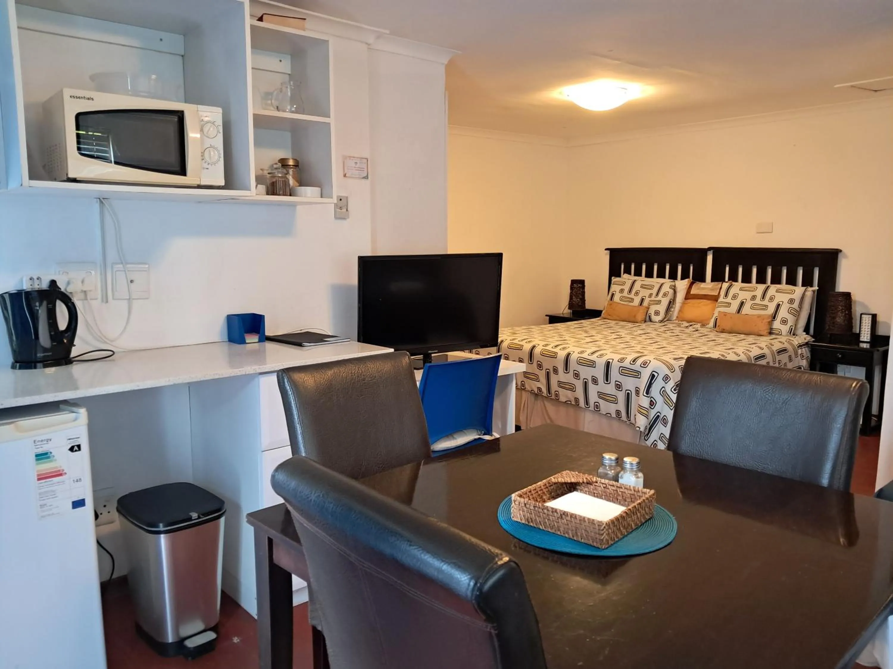 Coffee/tea facilities in 122 on Krantzview previously BizAfrika Guest Lodge