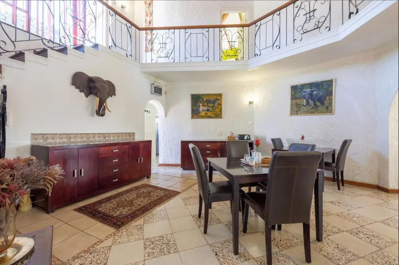 Dining area in 122 on Krantzview previously BizAfrika Guest Lodge Dining area in 122 on Krantzview previously BizAfrika Guest Lodge