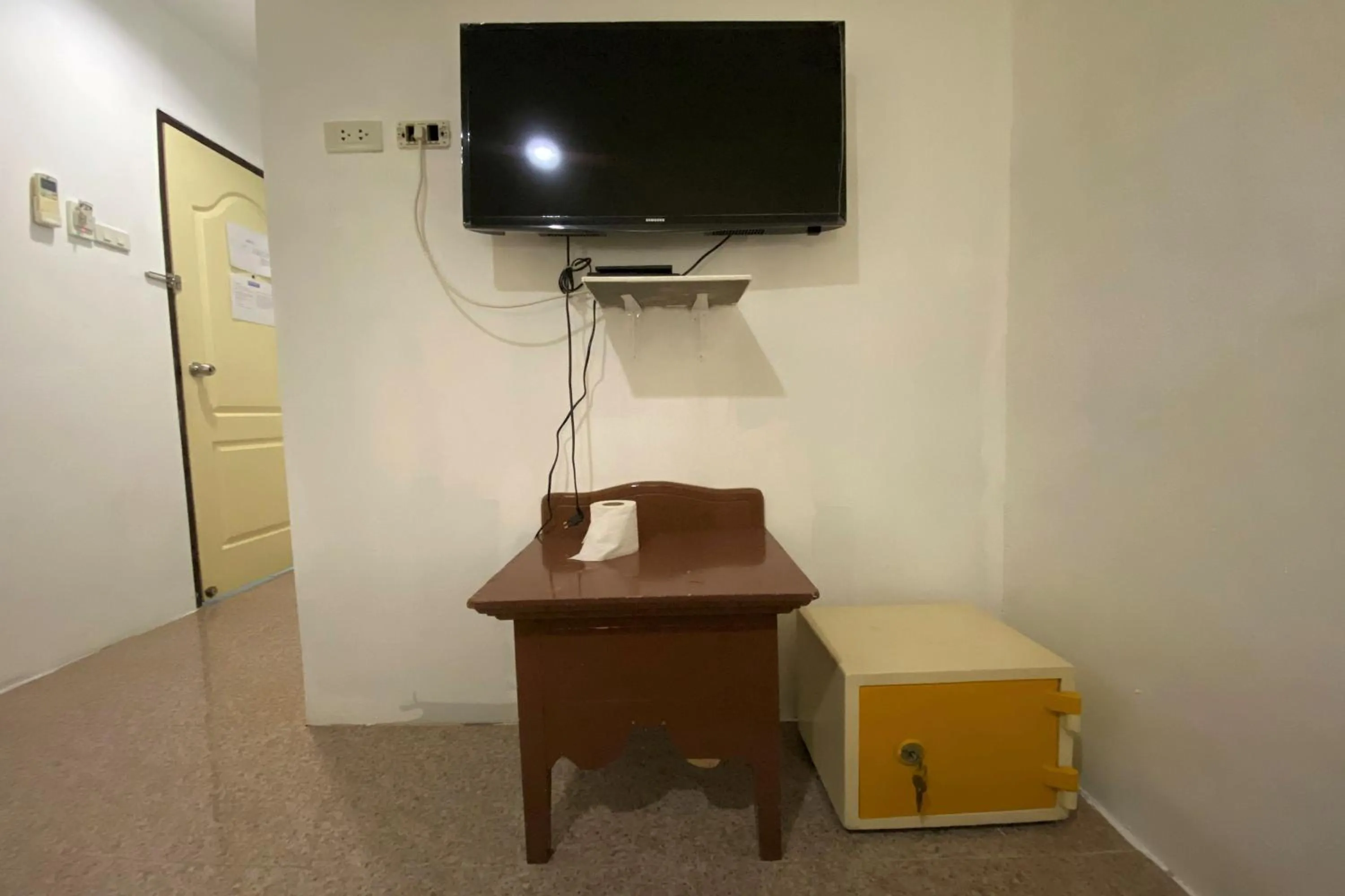 TV and multimedia in GOTUM Hostel 2 & Money Exchange