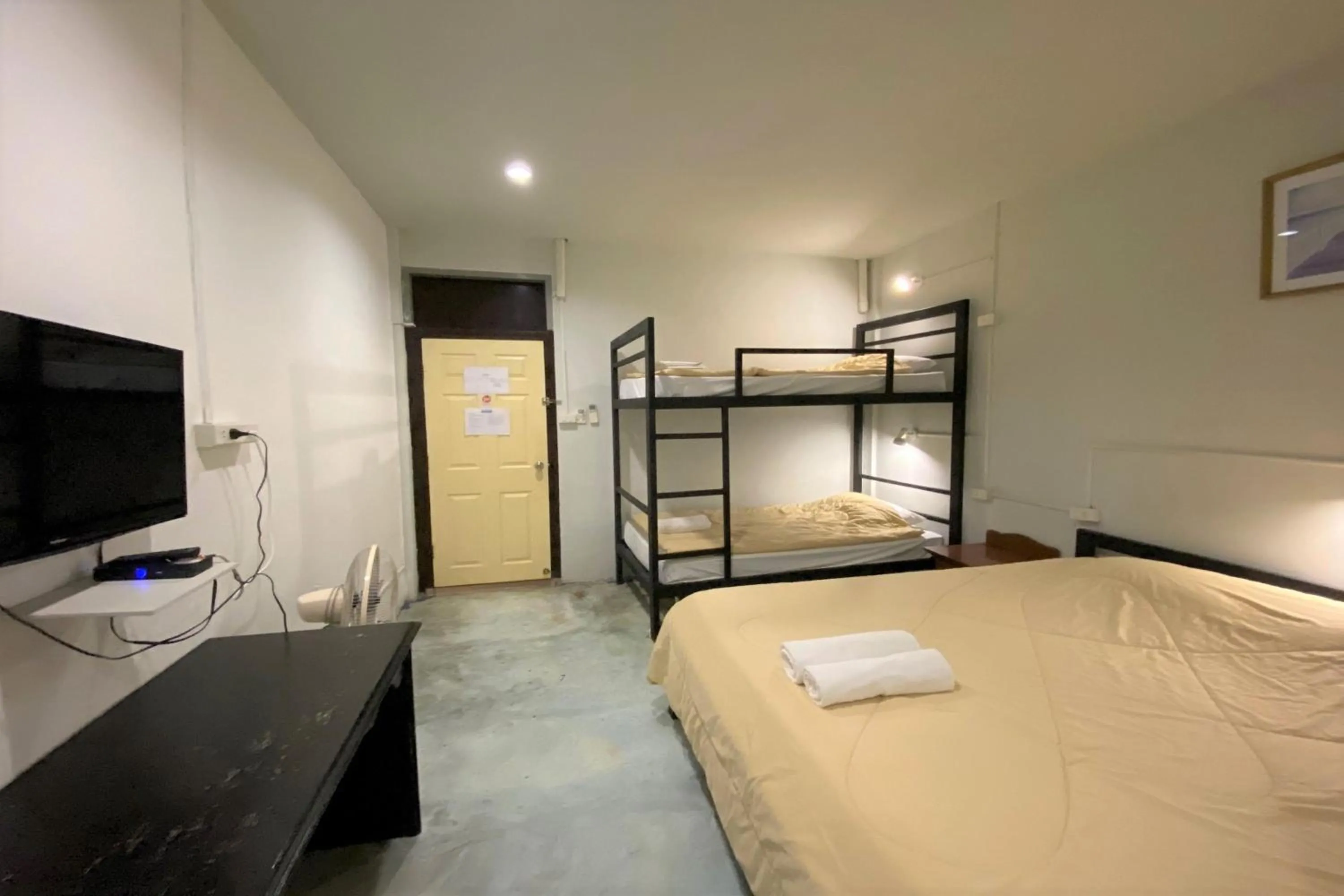 Bed in GOTUM Hostel 2 & Money Exchange