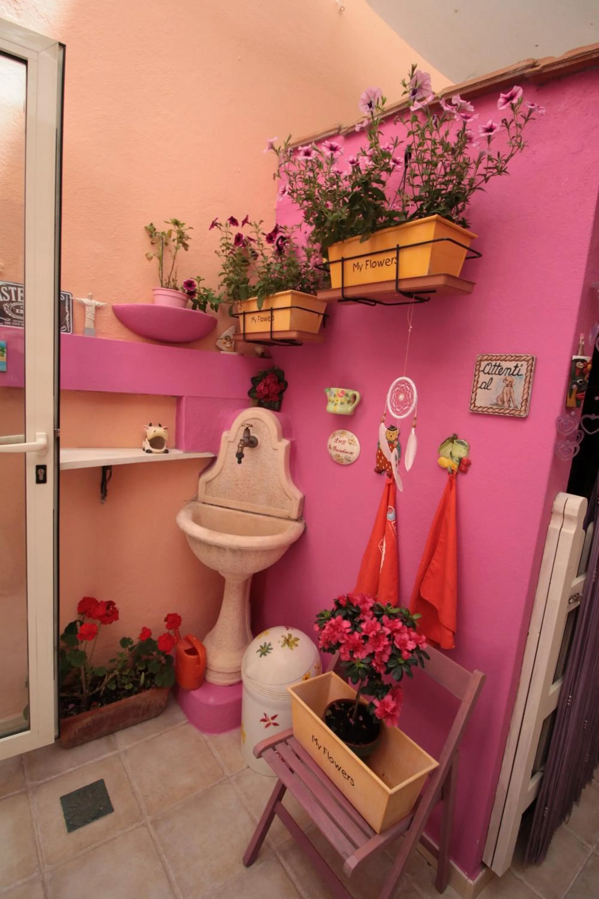 Decorative detail in La Posadina House a Cagliari Locazioni turistiche brevi