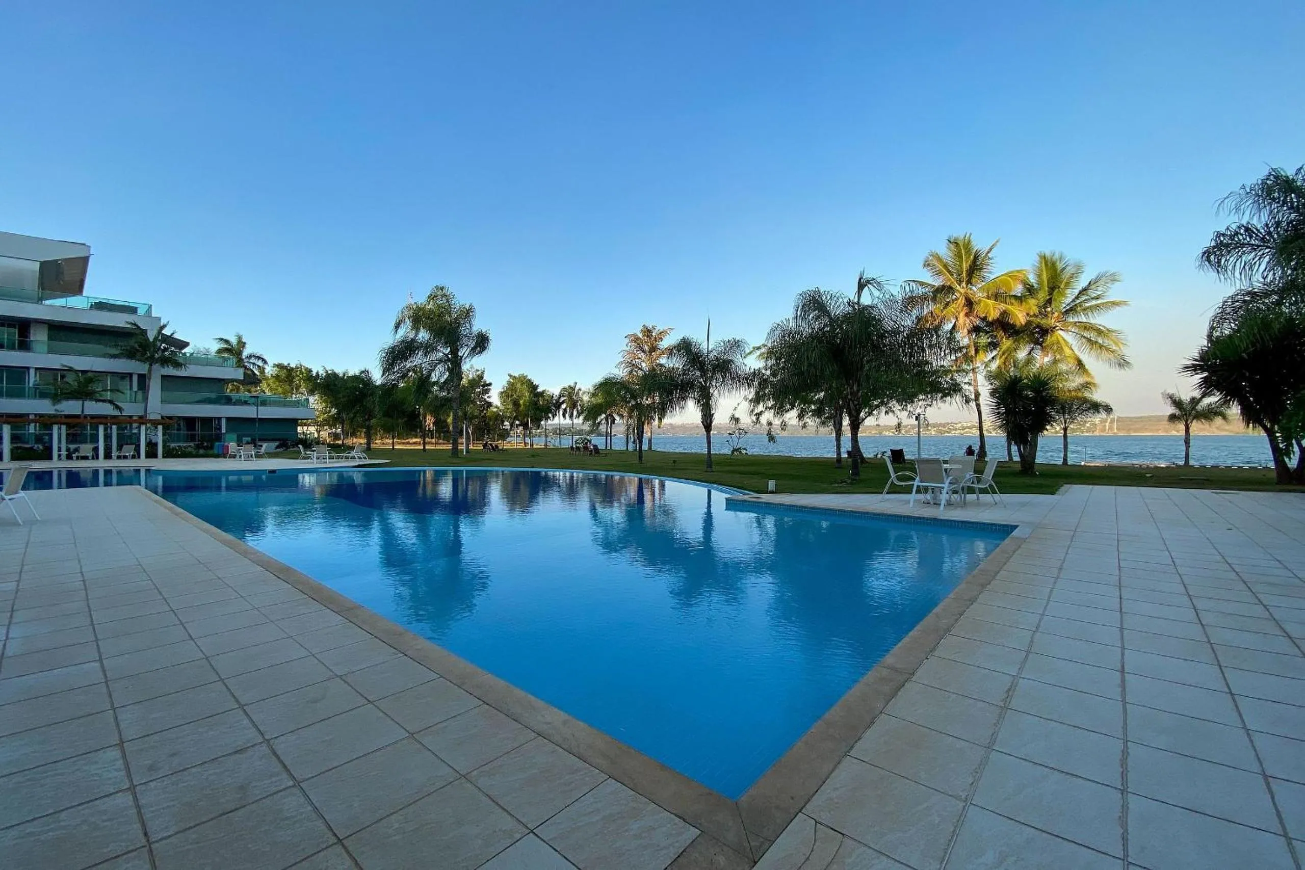 Swimming pool in OZPED Flats Particulares Lake View