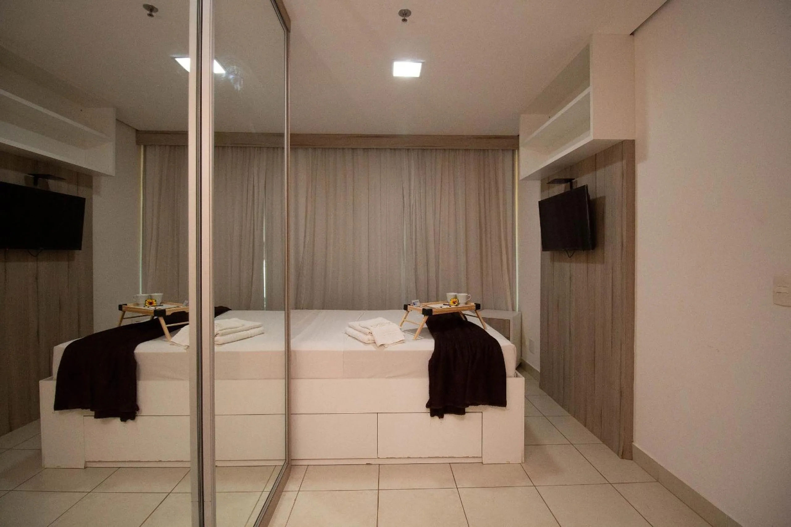 Bedroom, Bed in OZPED Flats Particulares Lake View