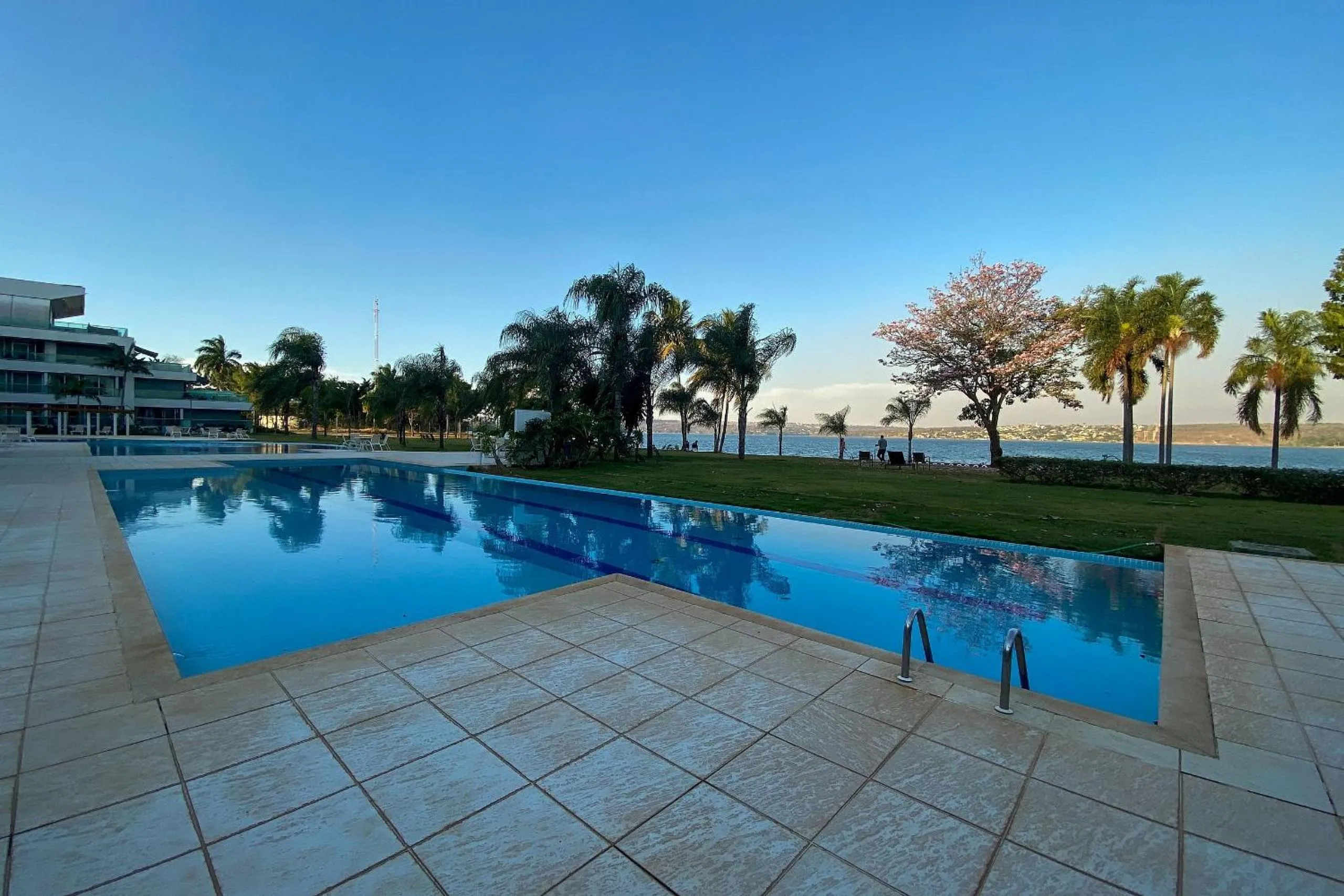 Swimming pool in OZPED Flats Particulares Lake View