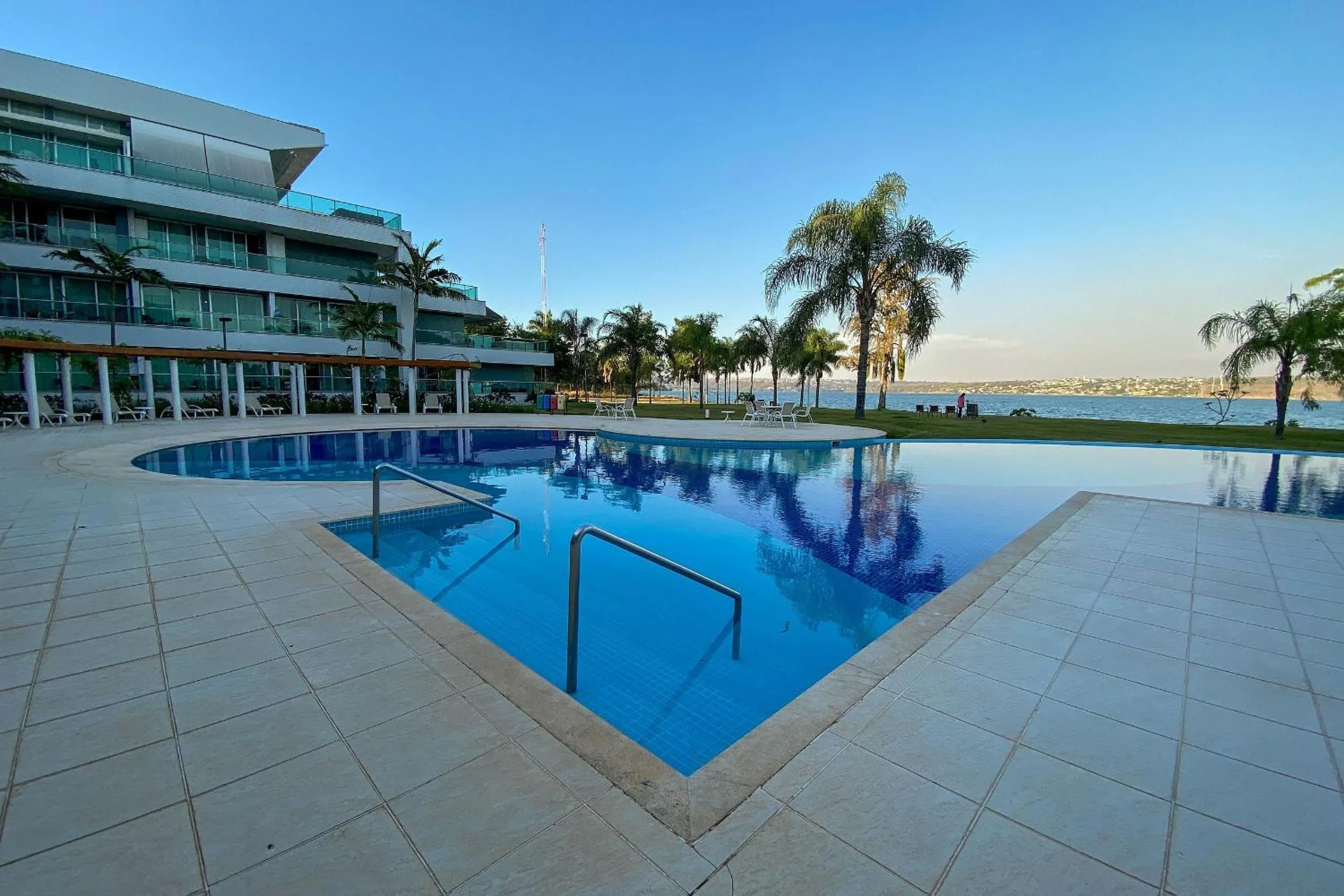 Swimming pool in OZPED Flats Particulares Lake View