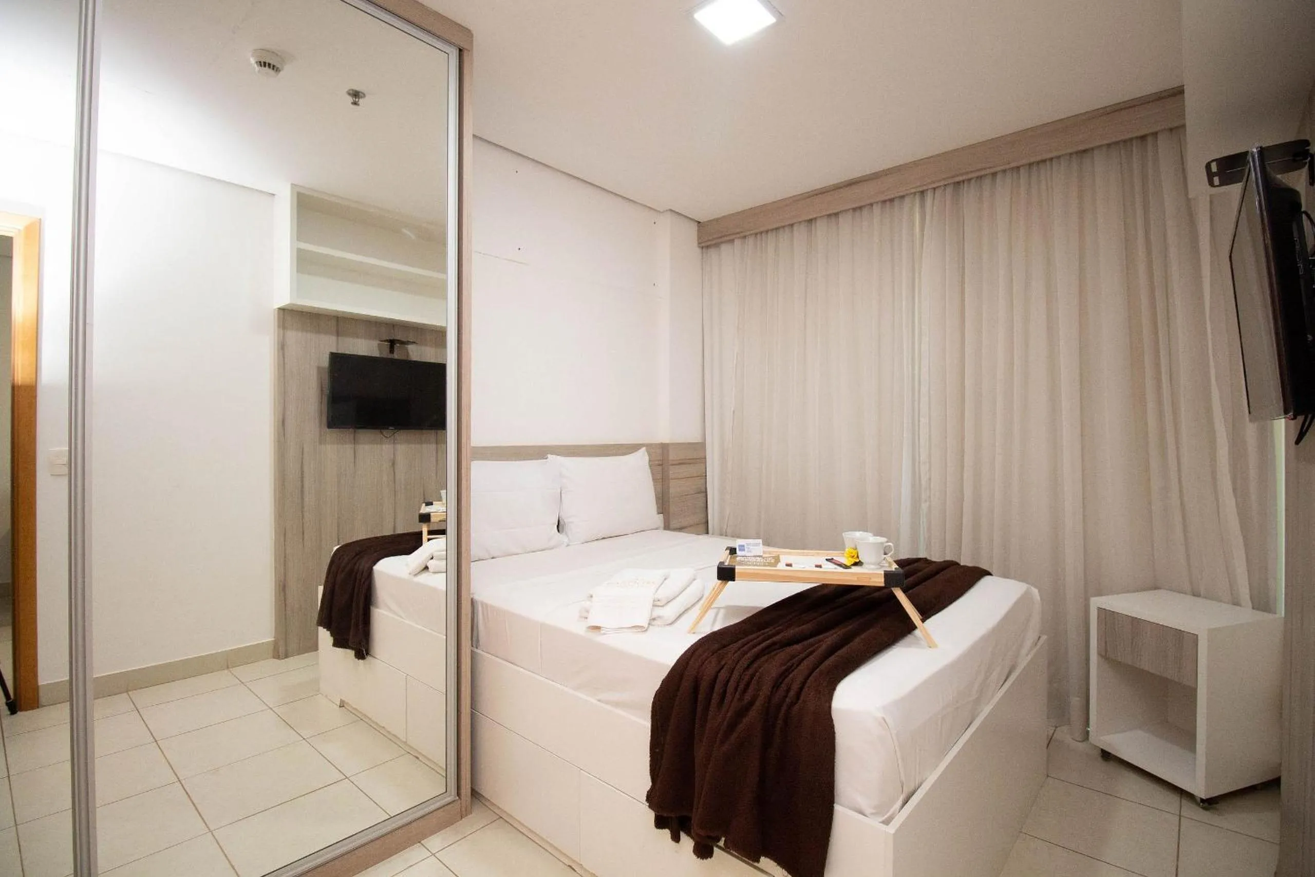 Bedroom, Bed in OZPED Flats Particulares Lake View