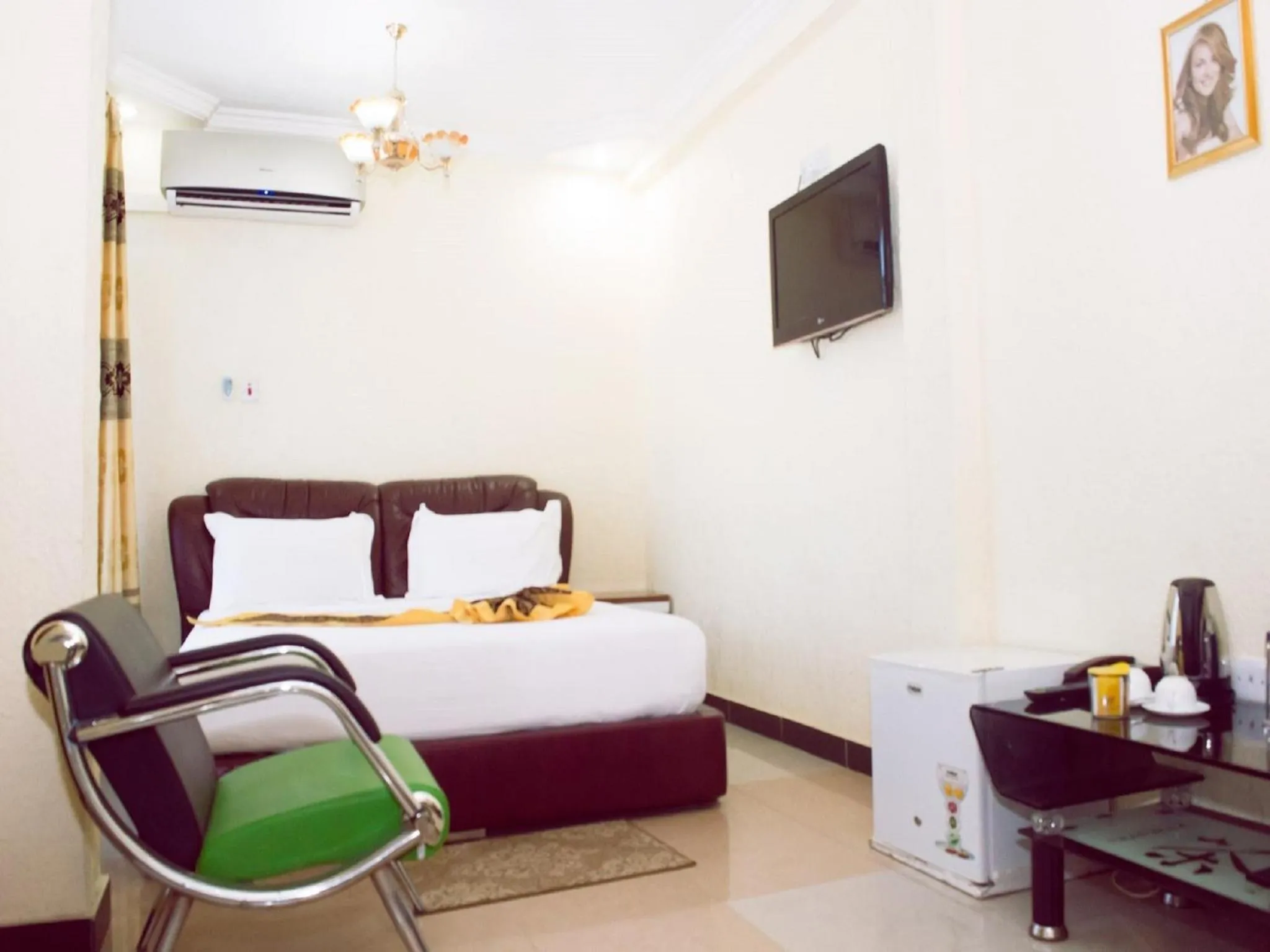 Bed in Best Point Hotel