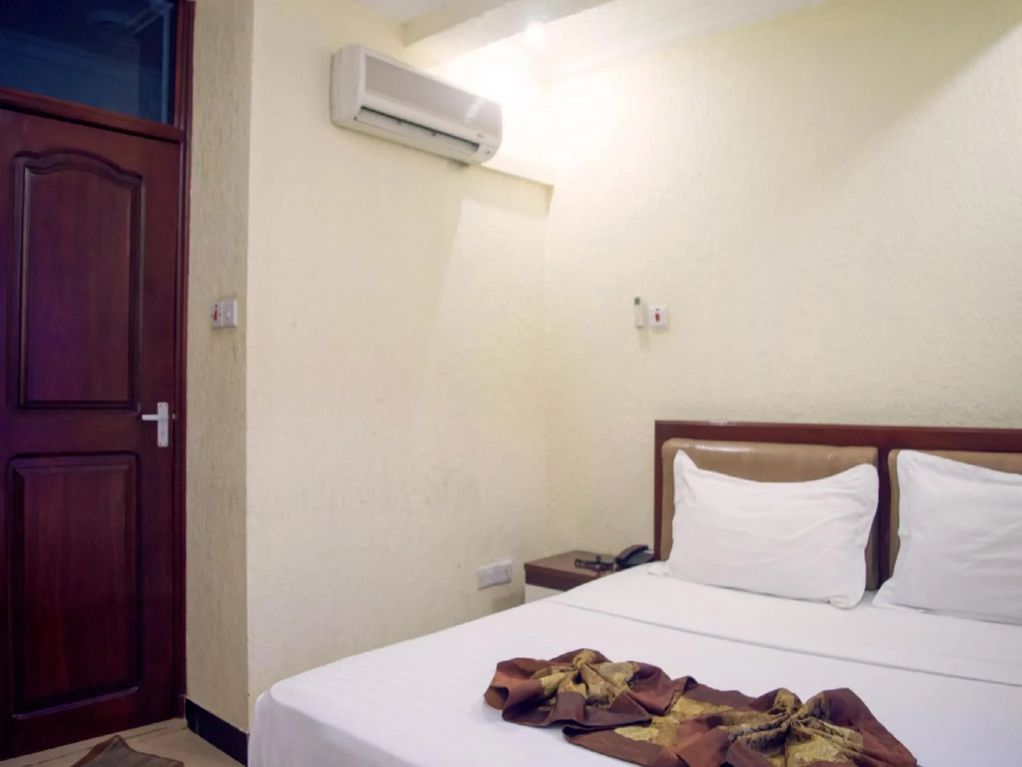 Bed, Room Photo in Best Point Hotel