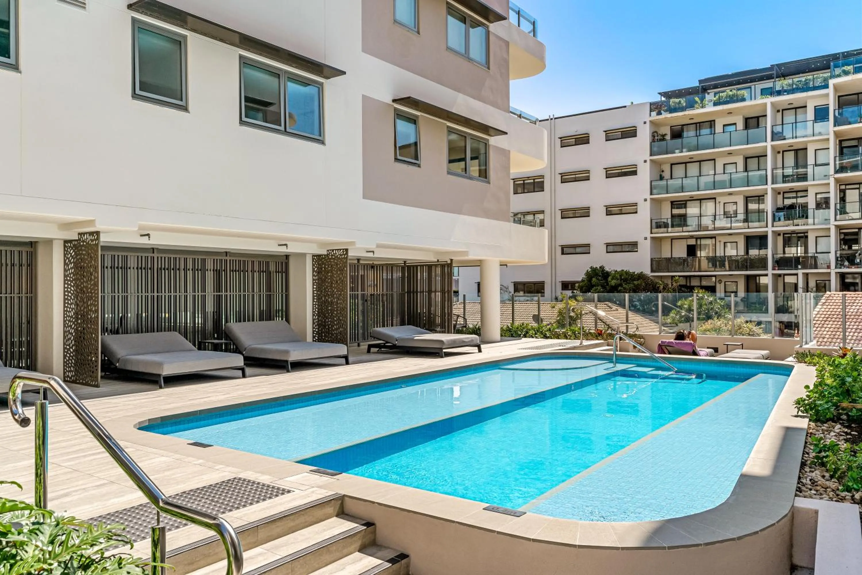 Swimming pool in Lowanna Beach Resort Kawana