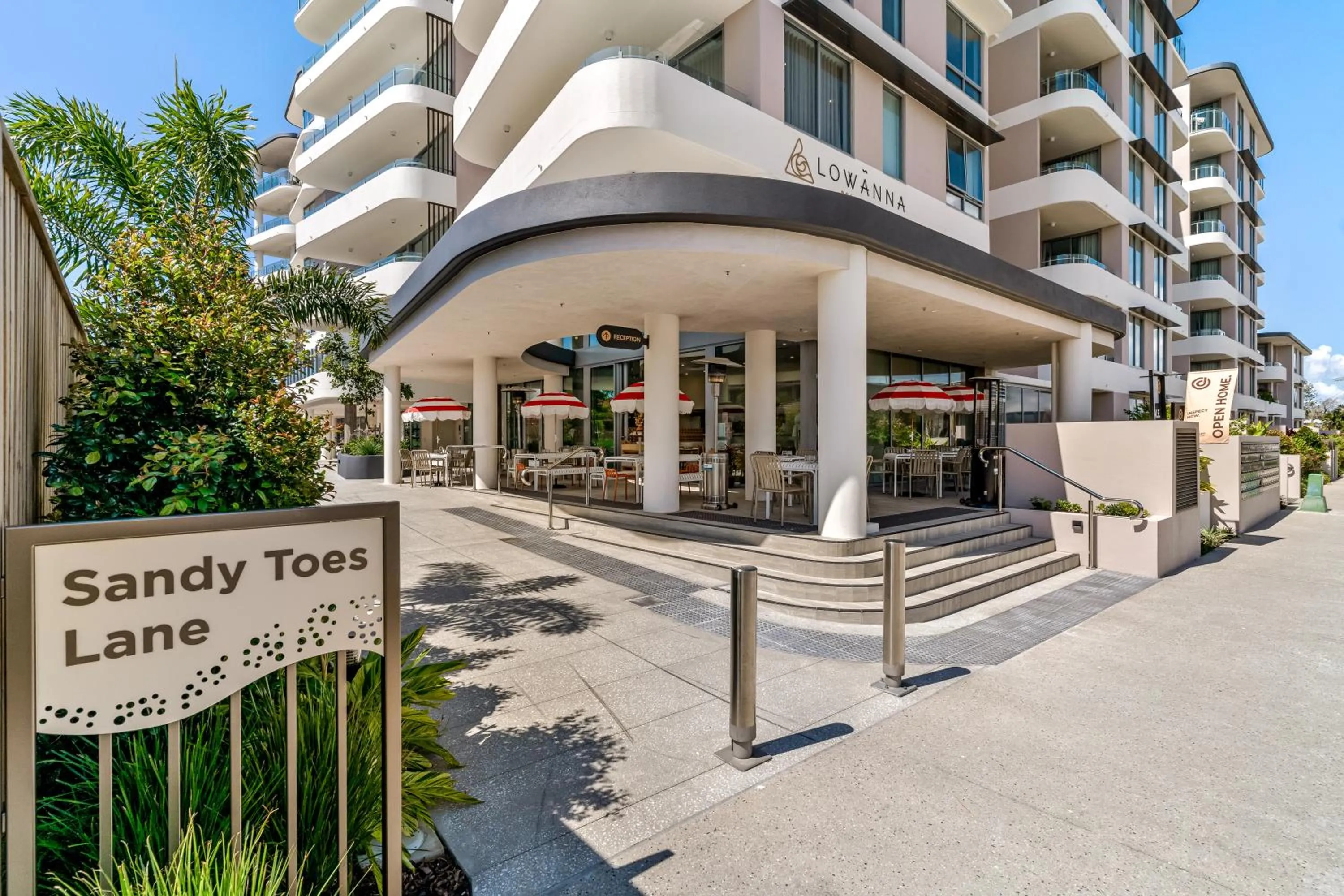 Restaurant/places to eat in Lowanna Beach Resort Kawana