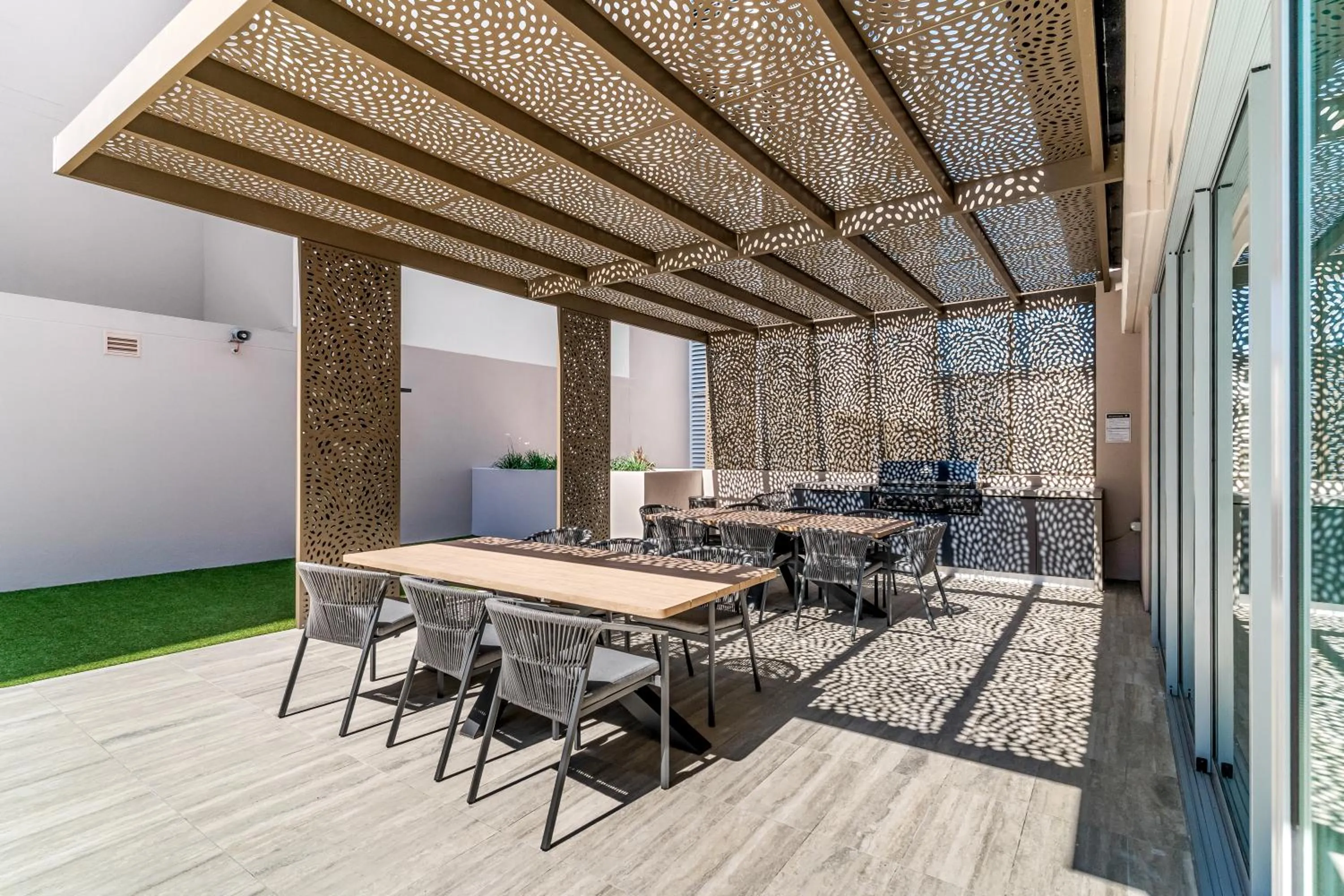 BBQ facilities in Lowanna Beach Resort Kawana