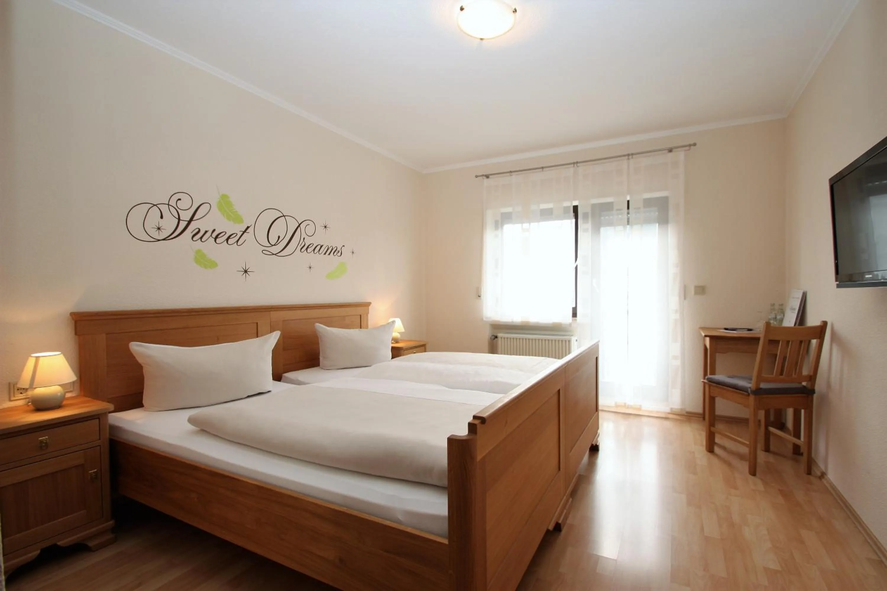 Photo of the whole room, Bed in Gasthaus Pension Geimer