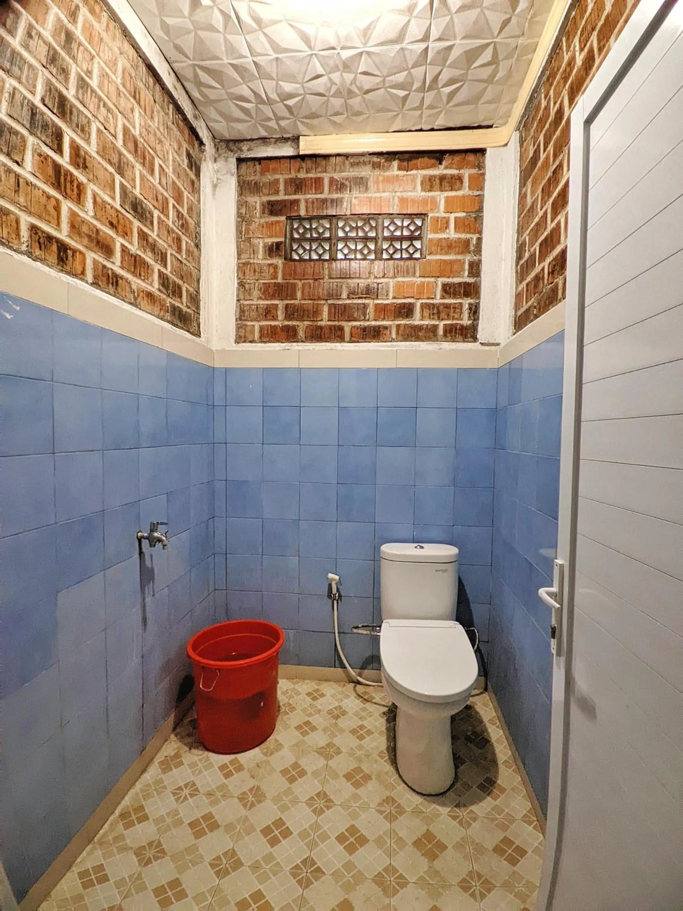 Bathroom in Omah Trasan Pangrango