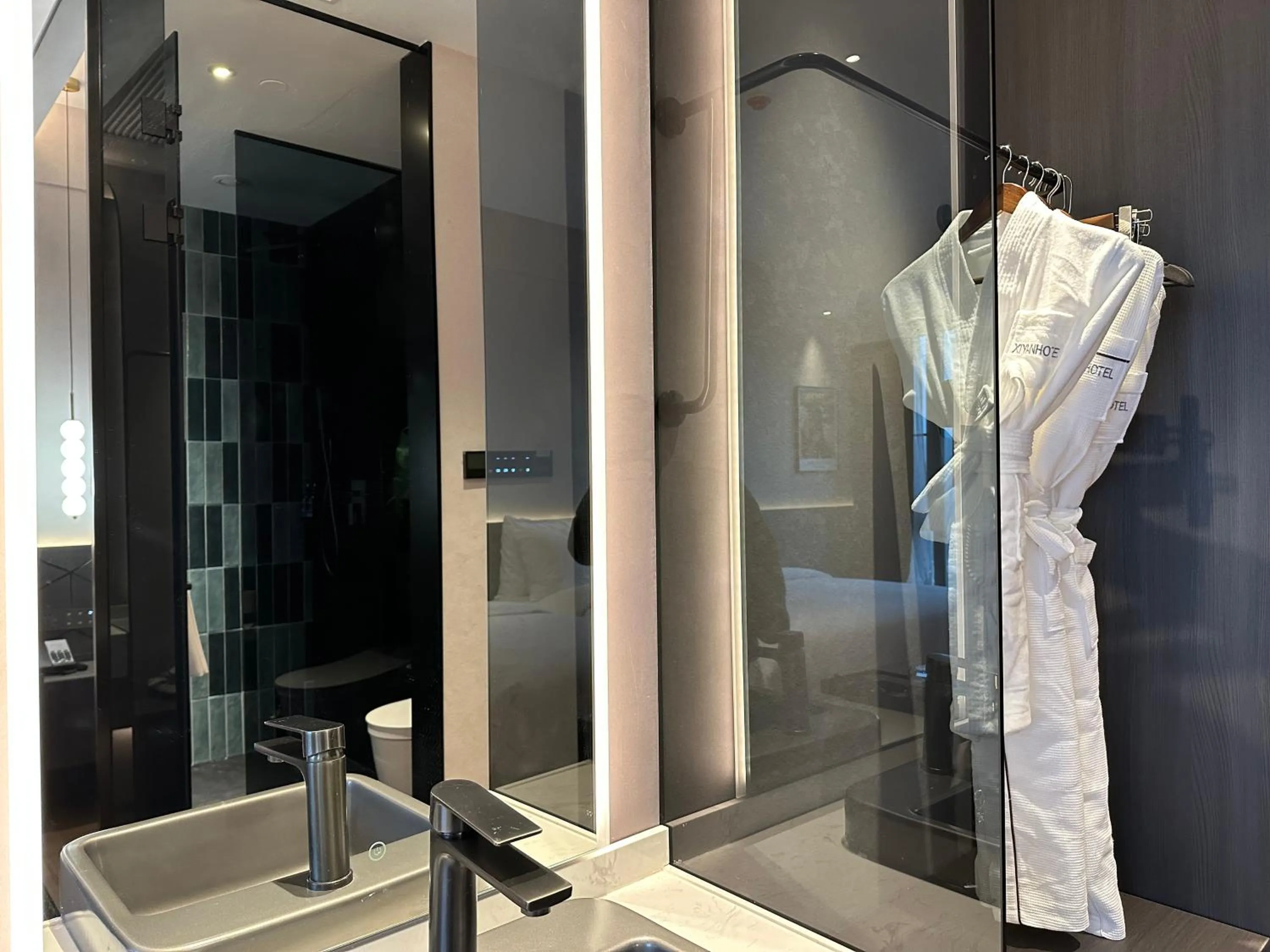 Shower in Maison New Century Hotel Cixi Hangzhou Bay