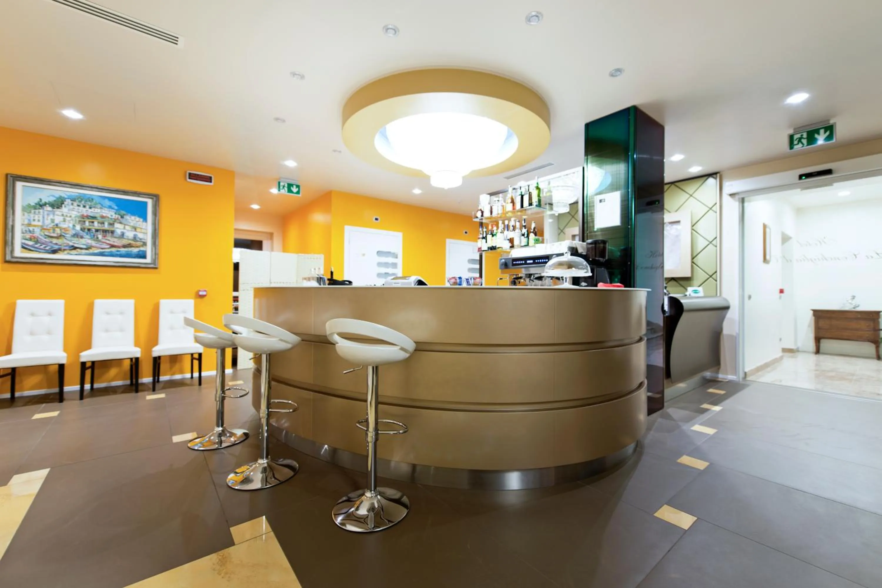 Communal lounge/ TV room in Palace Hotel & SPA La CONCHIGLIA D' ORO