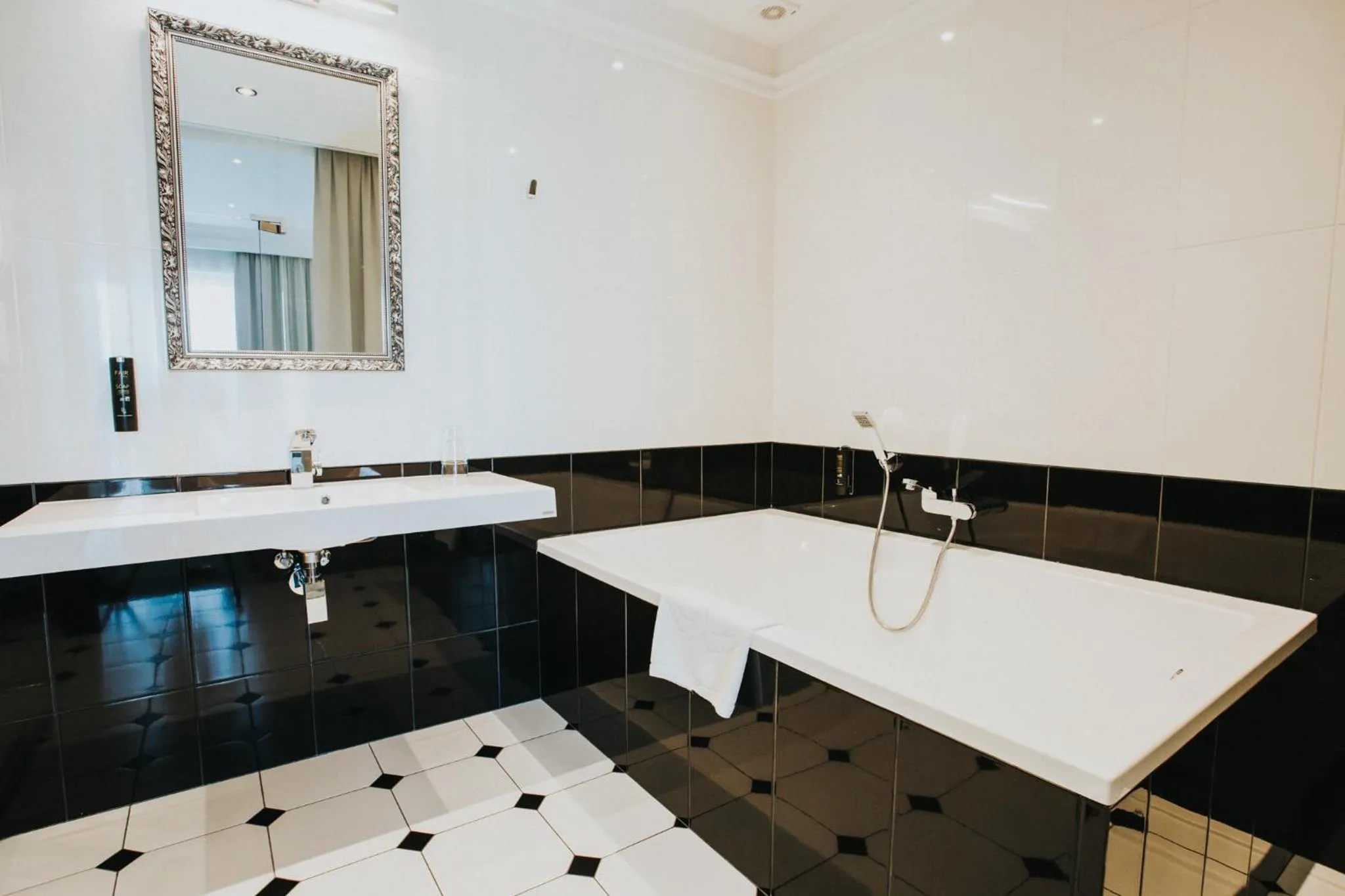 Bathroom in Hotel Toscania