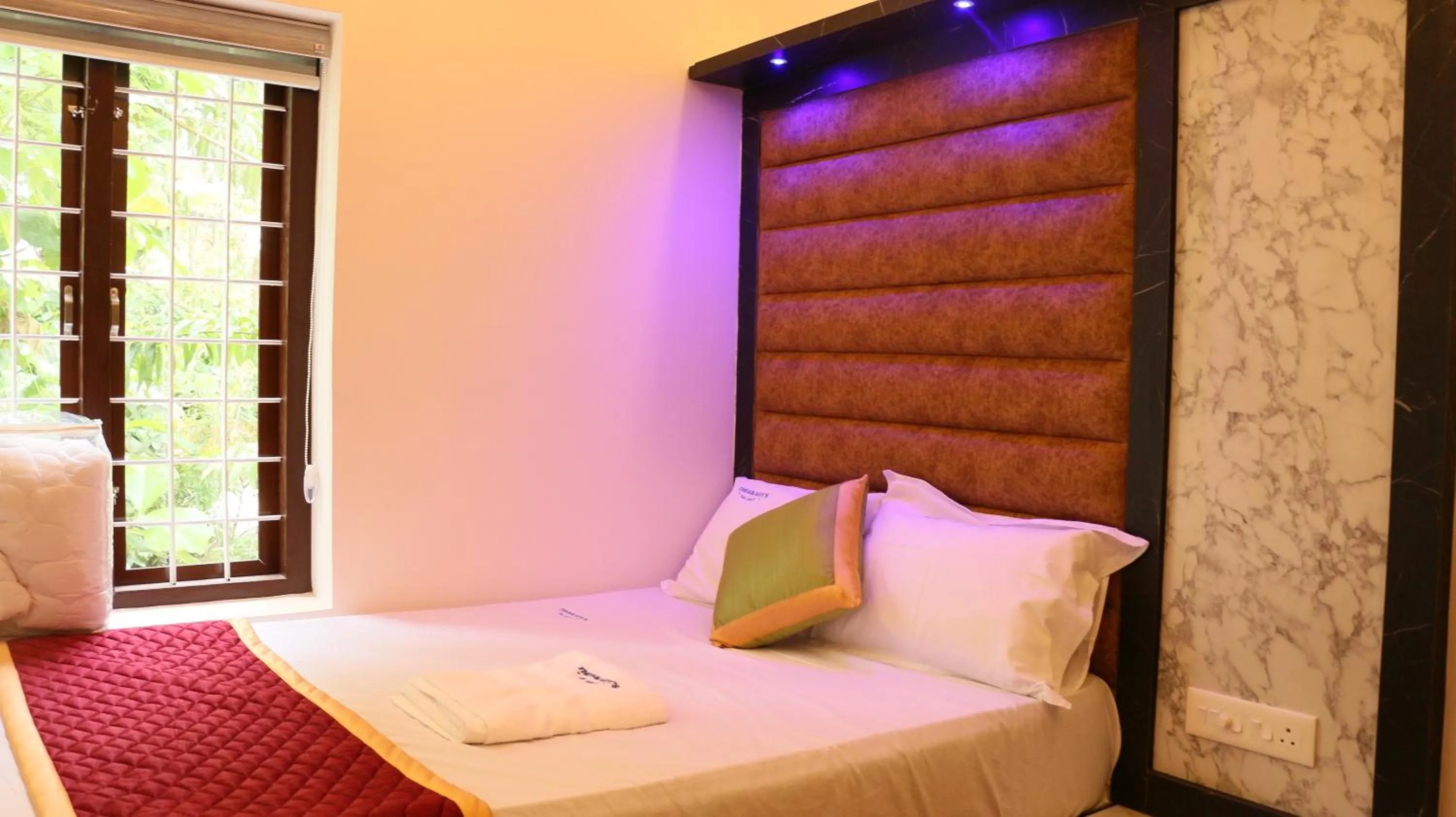 Small Double Room in Thekkadys EdenCrest