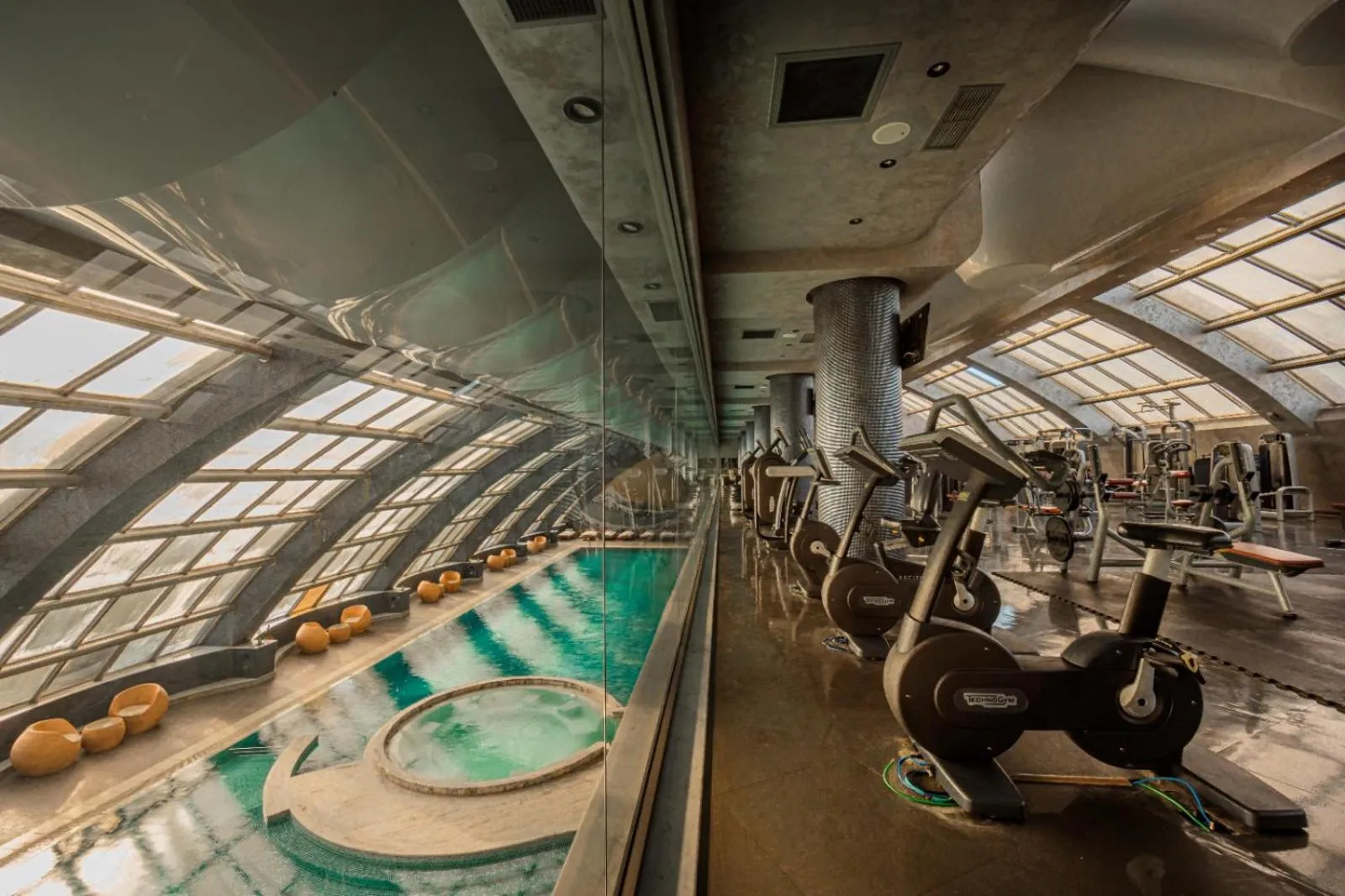 Fitness centre/facilities in Green City Hotel