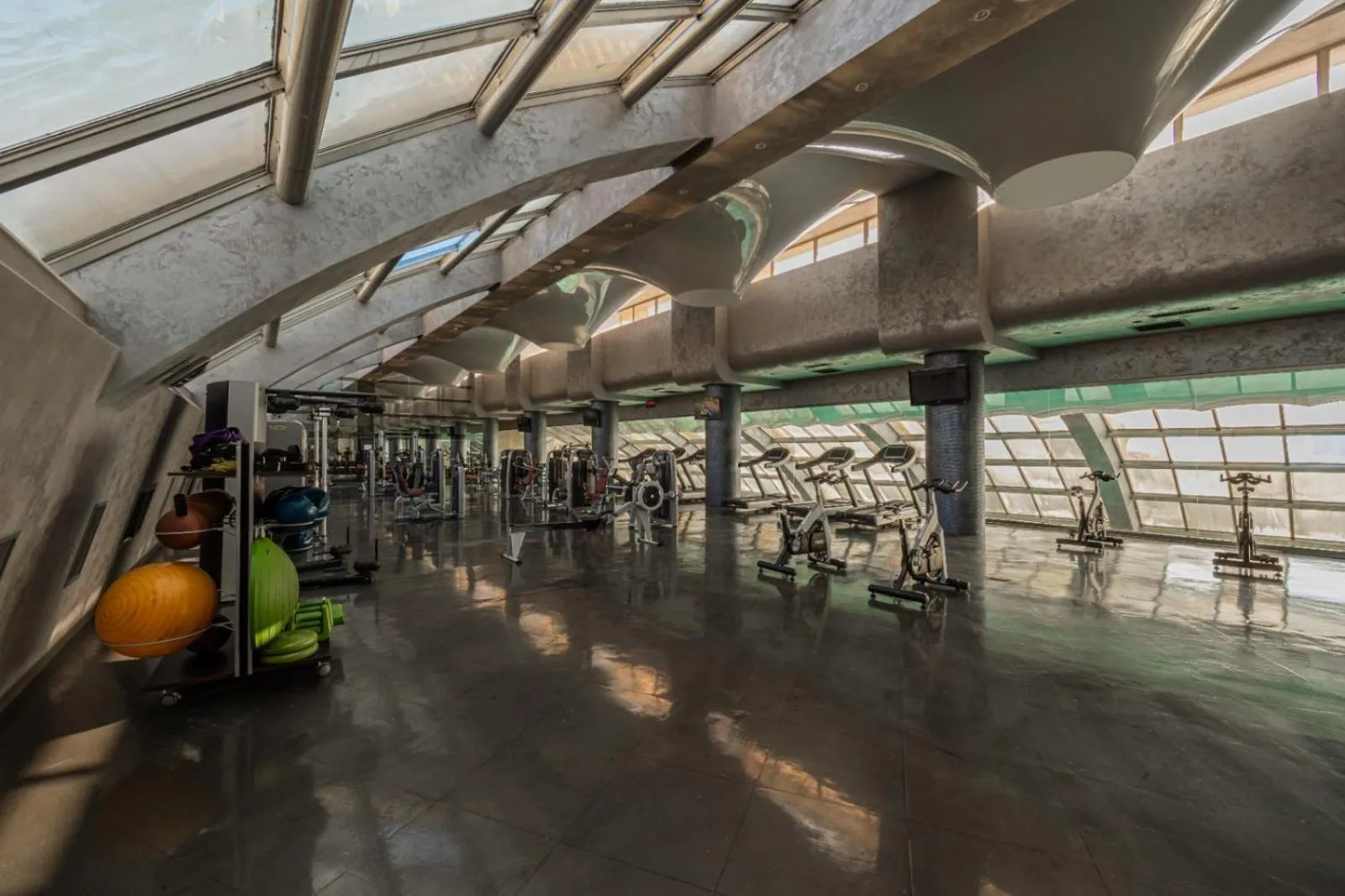 Fitness centre/facilities in Green City Hotel