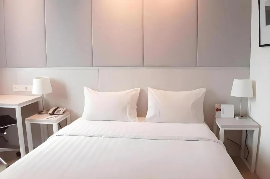 Bed in PARK HOTEL Cawang Jakarta