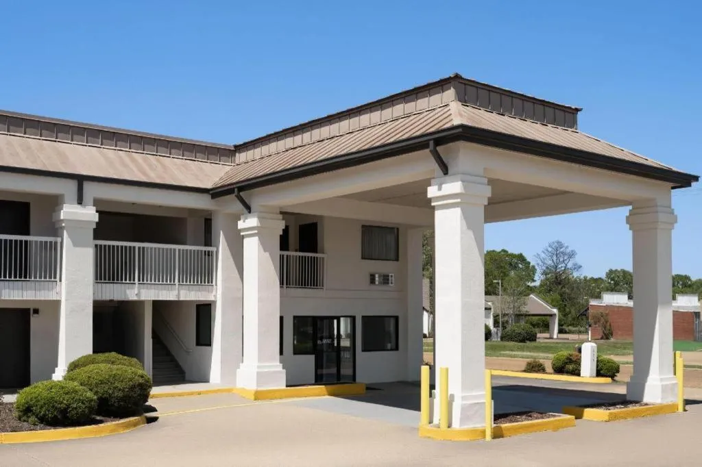 Days Inn & Suites by Wyndham Byram