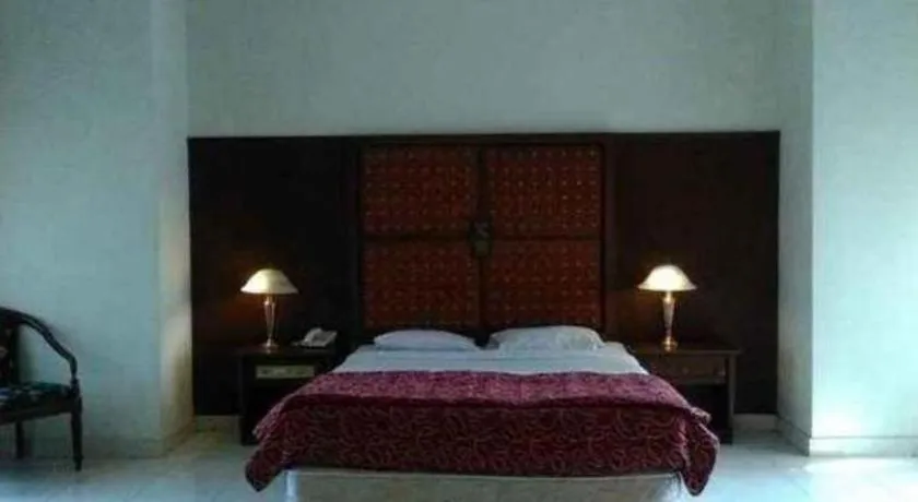 Bed in Larisae Setia Kawan Hotel