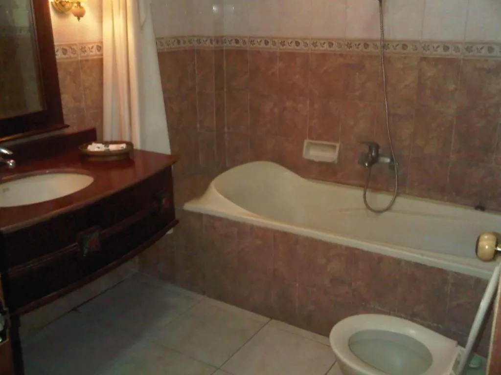 Larisae Setia Kawan Hotel