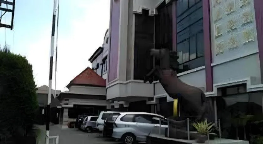 Larisae Setia Kawan Hotel